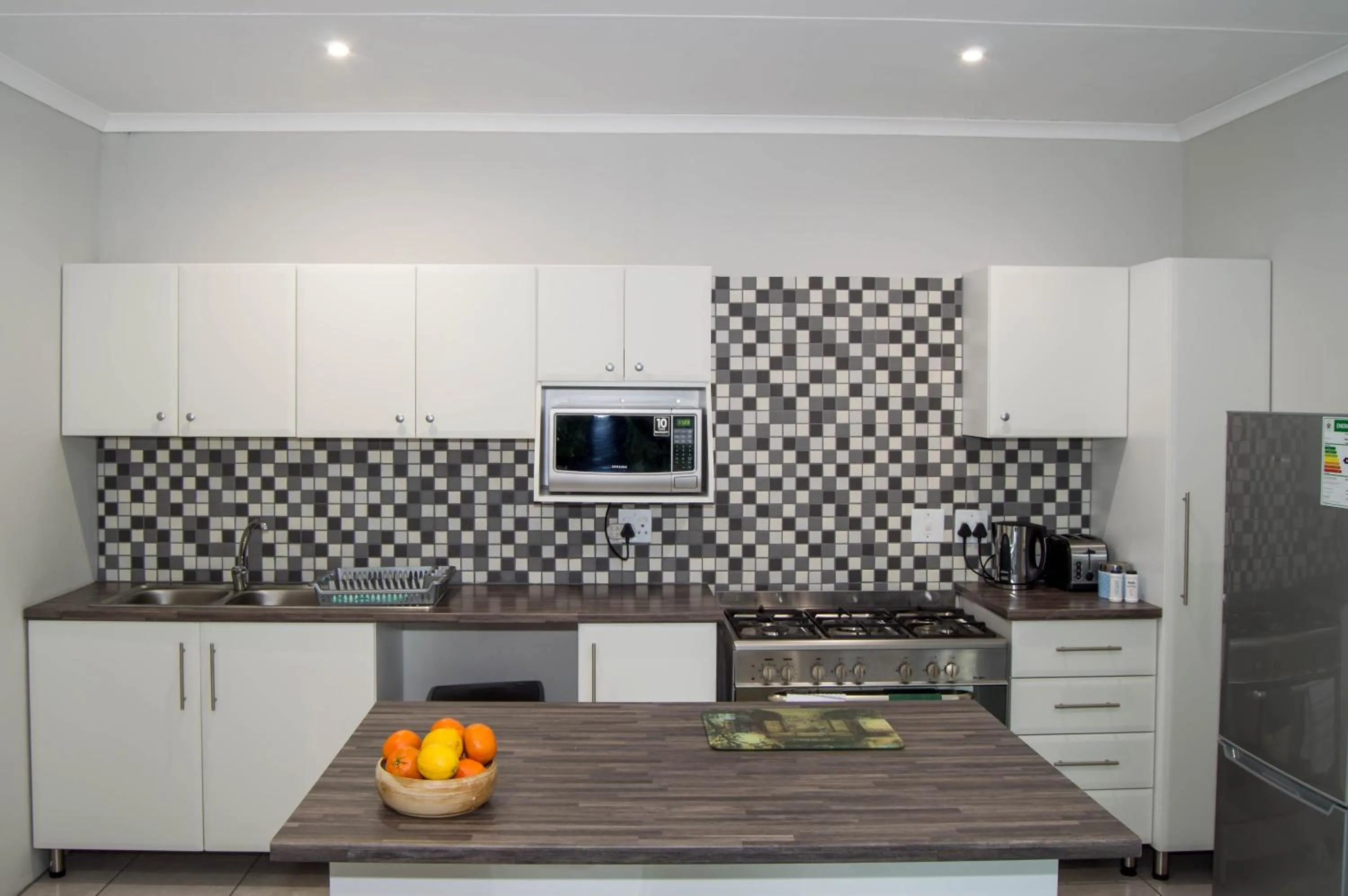 Kitchen or kitchenette in 870 on Riverview Drive