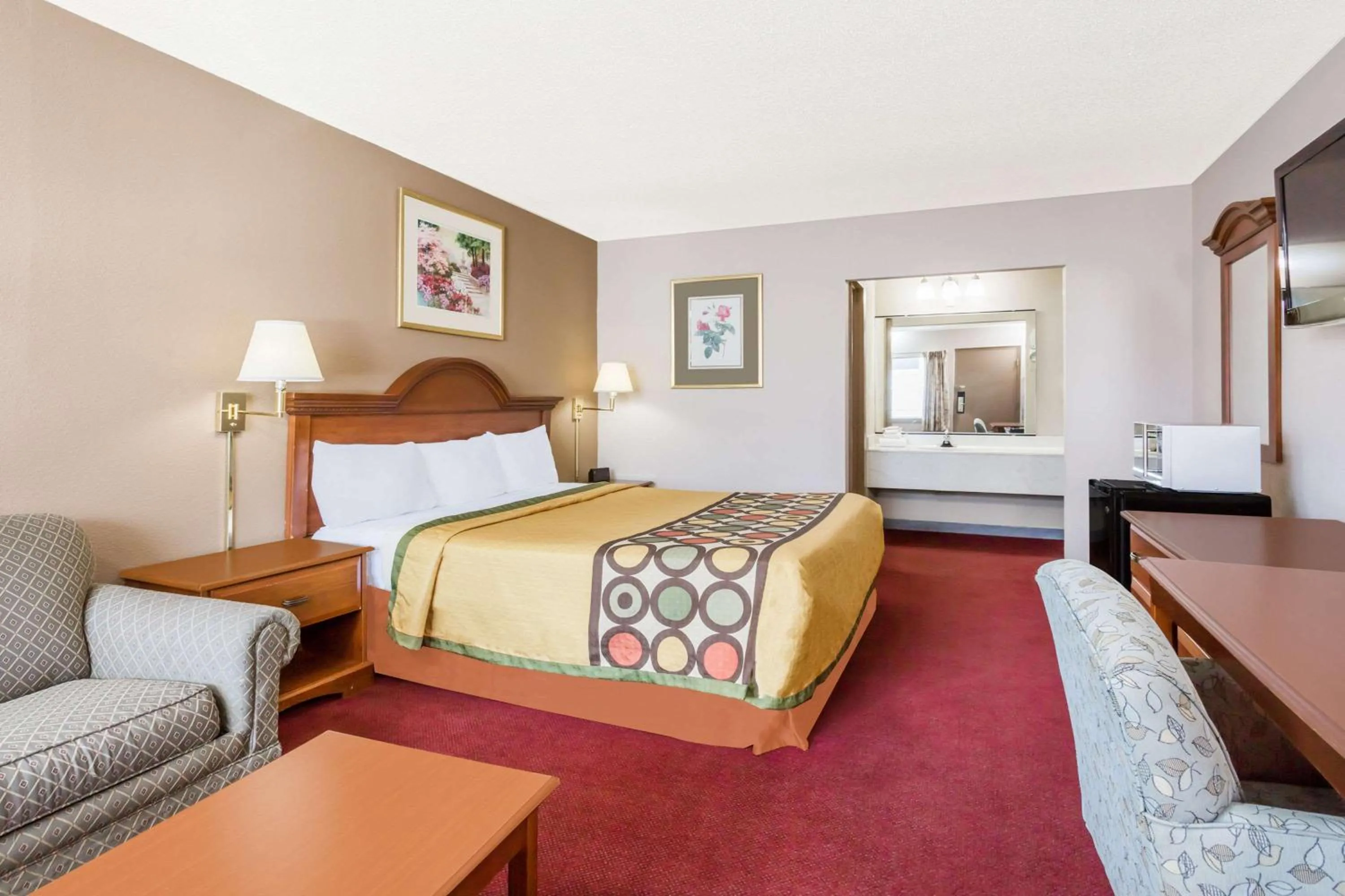 Photo of the whole room, Bed in Super 8 by Wyndham Greensboro