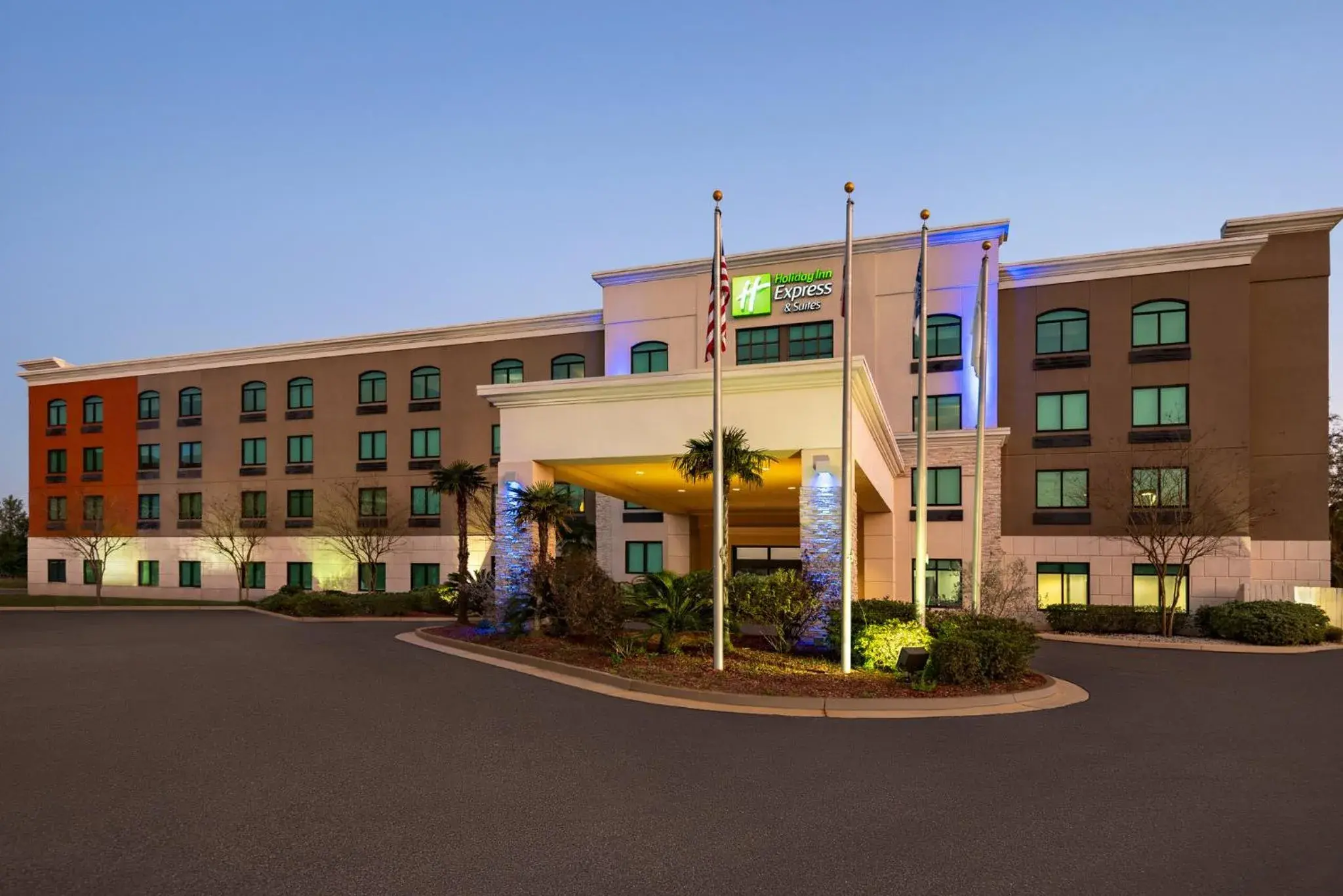 Property building in Holiday Inn Express & Suites Mobile West I-10 by IHG Property building in Holiday Inn Express & Suites Mobile West I-10 by IHG