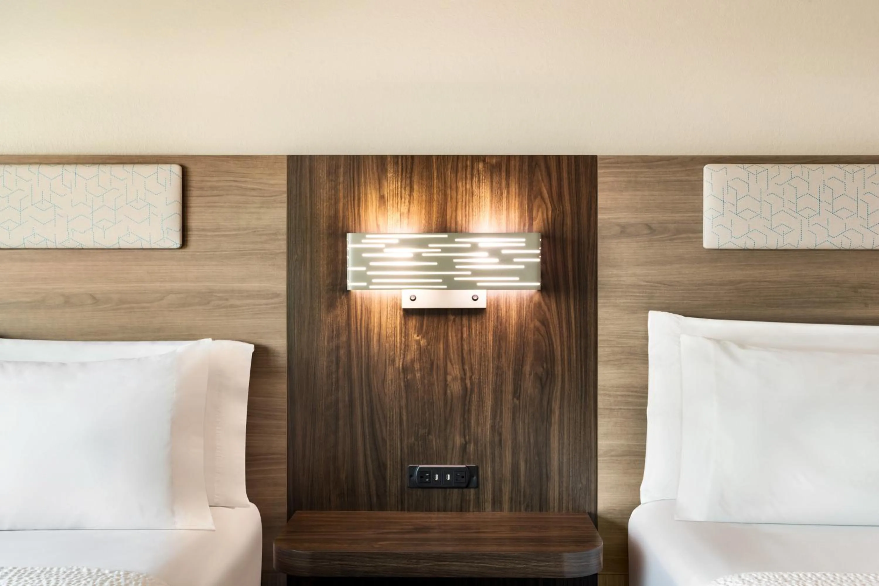 Bed in Holiday Inn Express & Suites Mobile West I-10 by IHG