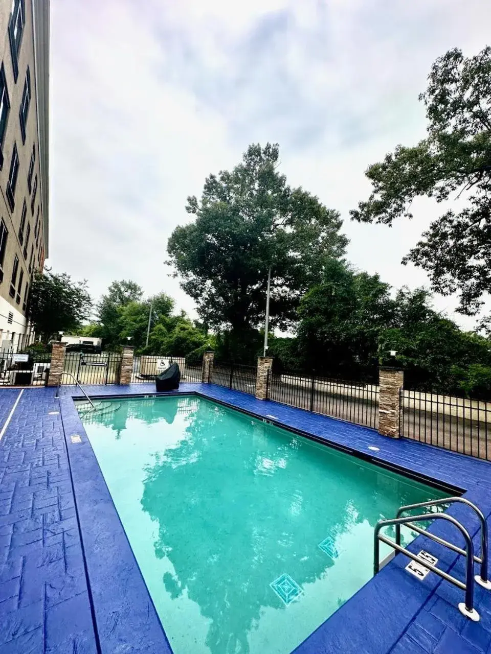 Swimming pool in Holiday Inn Express & Suites Mobile West I-10 by IHG Swimming pool in Holiday Inn Express & Suites Mobile West I-10 by IHG