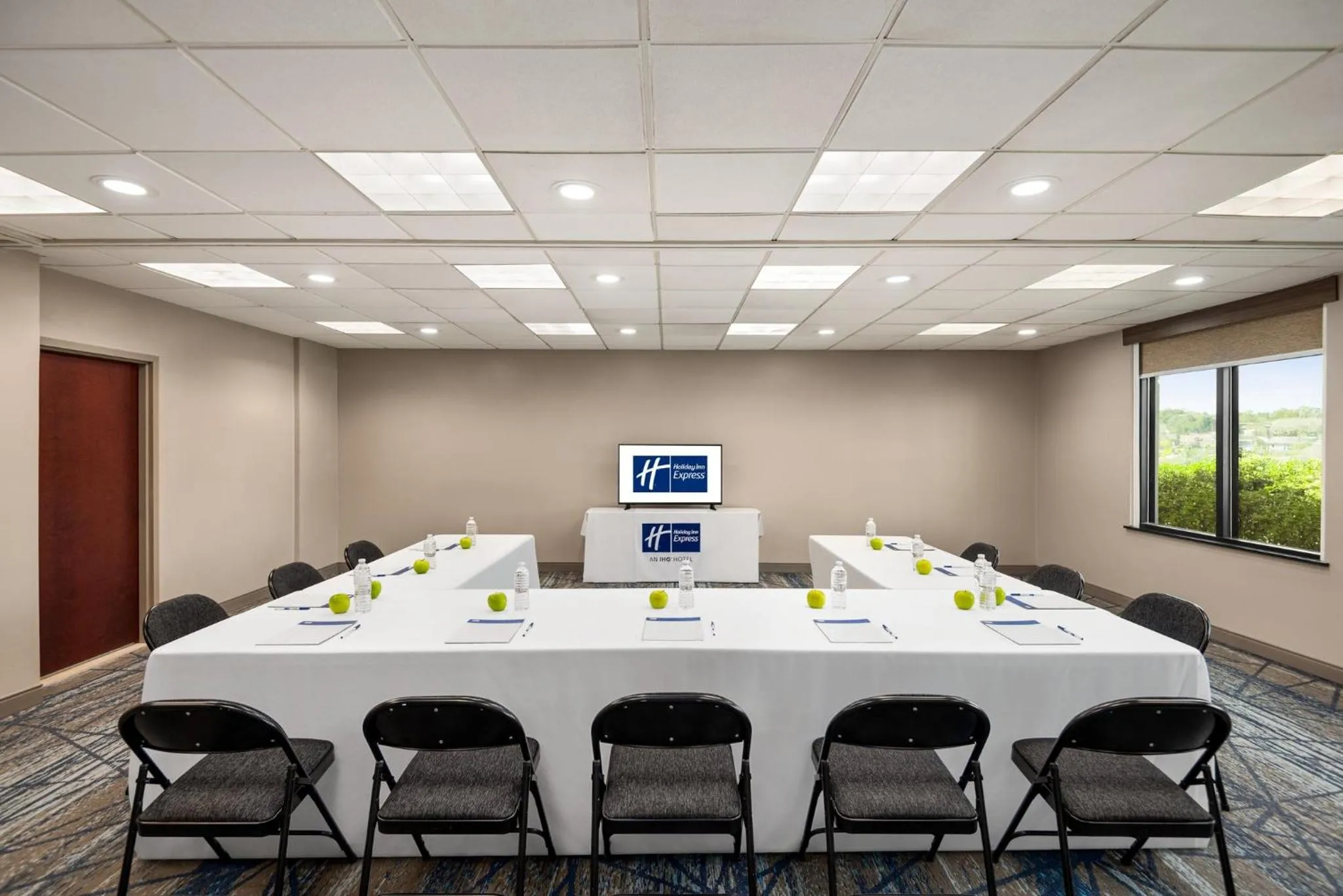 Meeting/conference room in Holiday Inn Express & Suites Mobile West I-10 by IHG