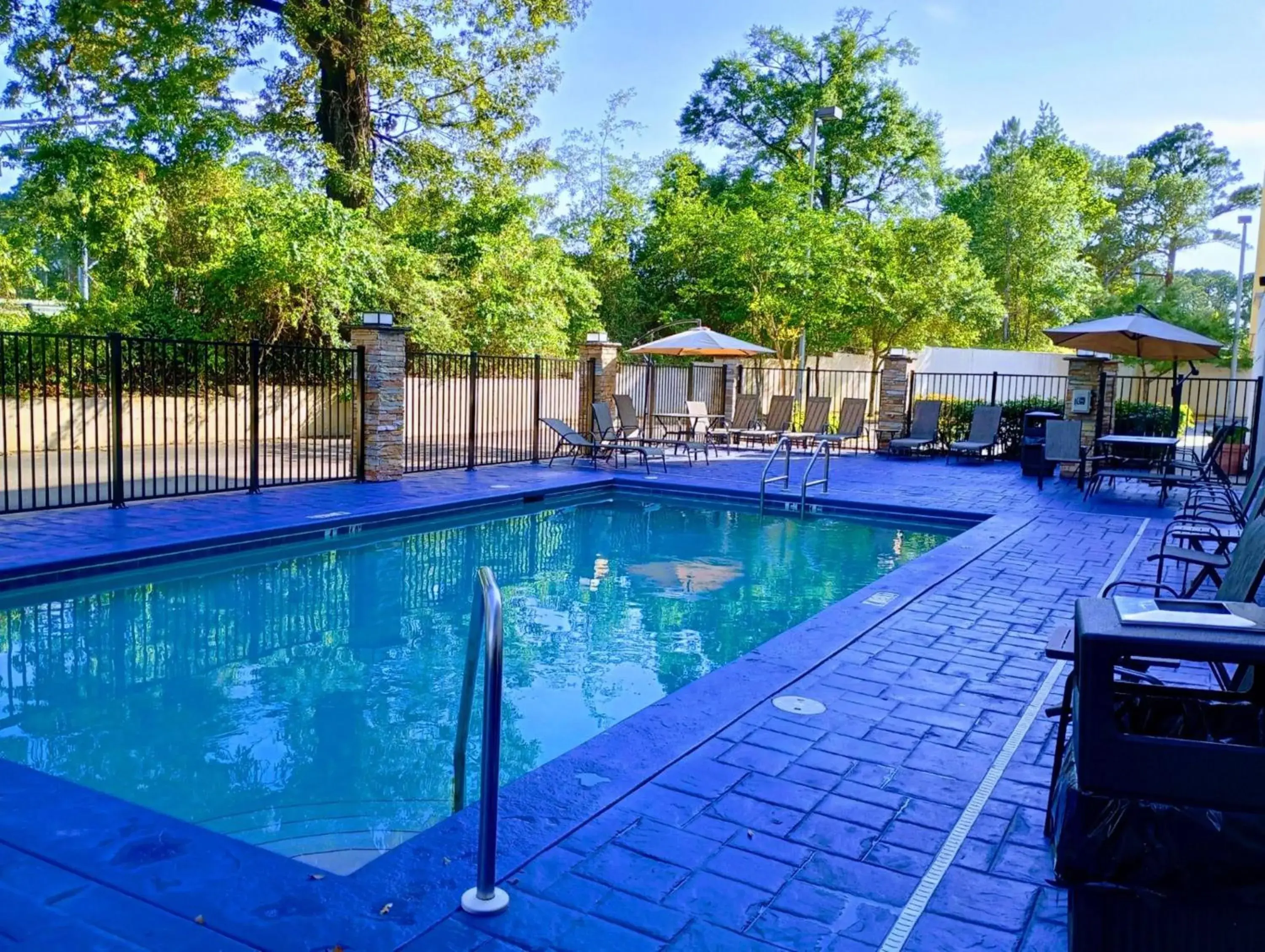 Swimming pool in Holiday Inn Express & Suites Mobile West I-10 by IHG Swimming pool in Holiday Inn Express & Suites Mobile West I-10 by IHG