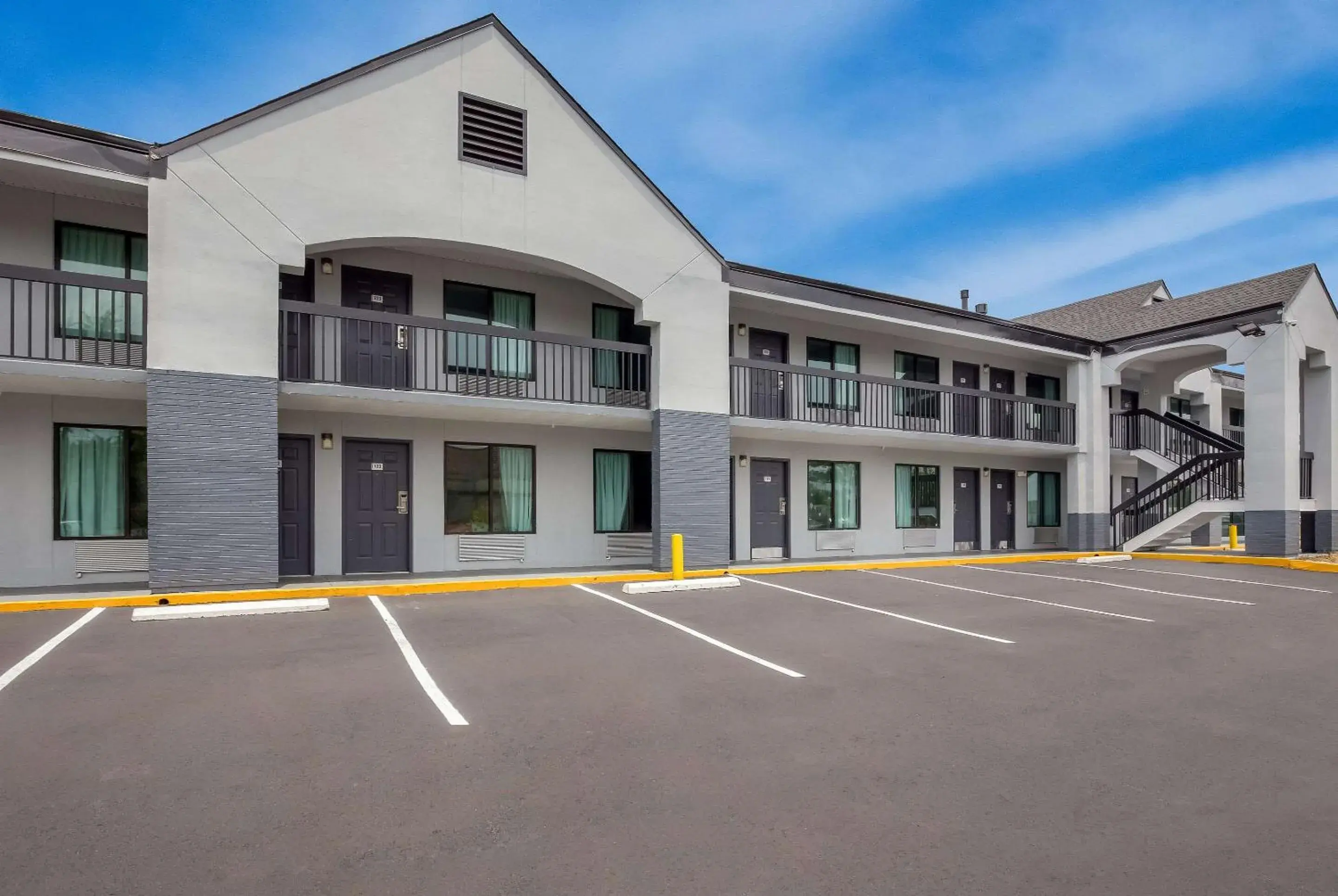 Property Building in Econo Lodge