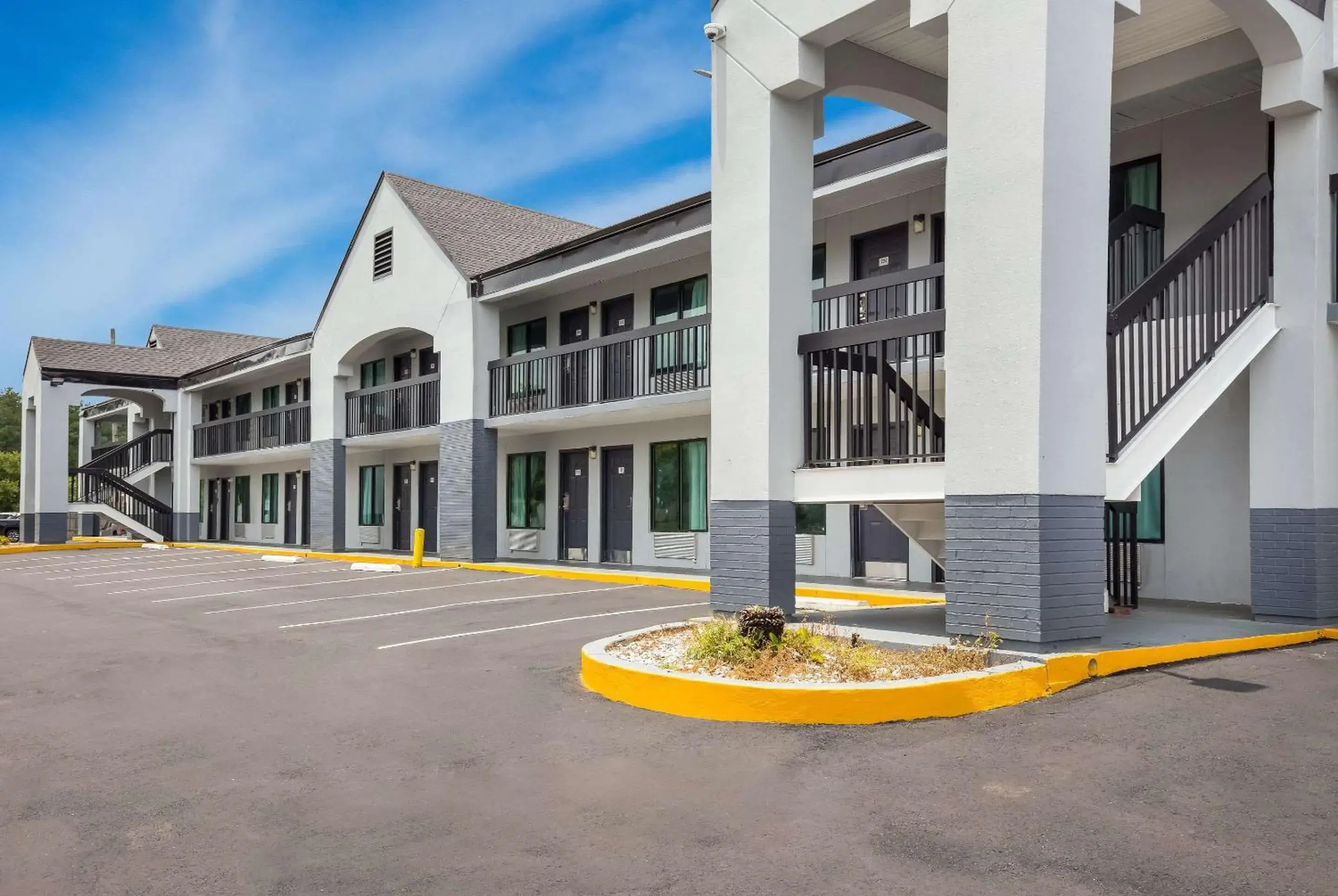 Property Building in Econo Lodge