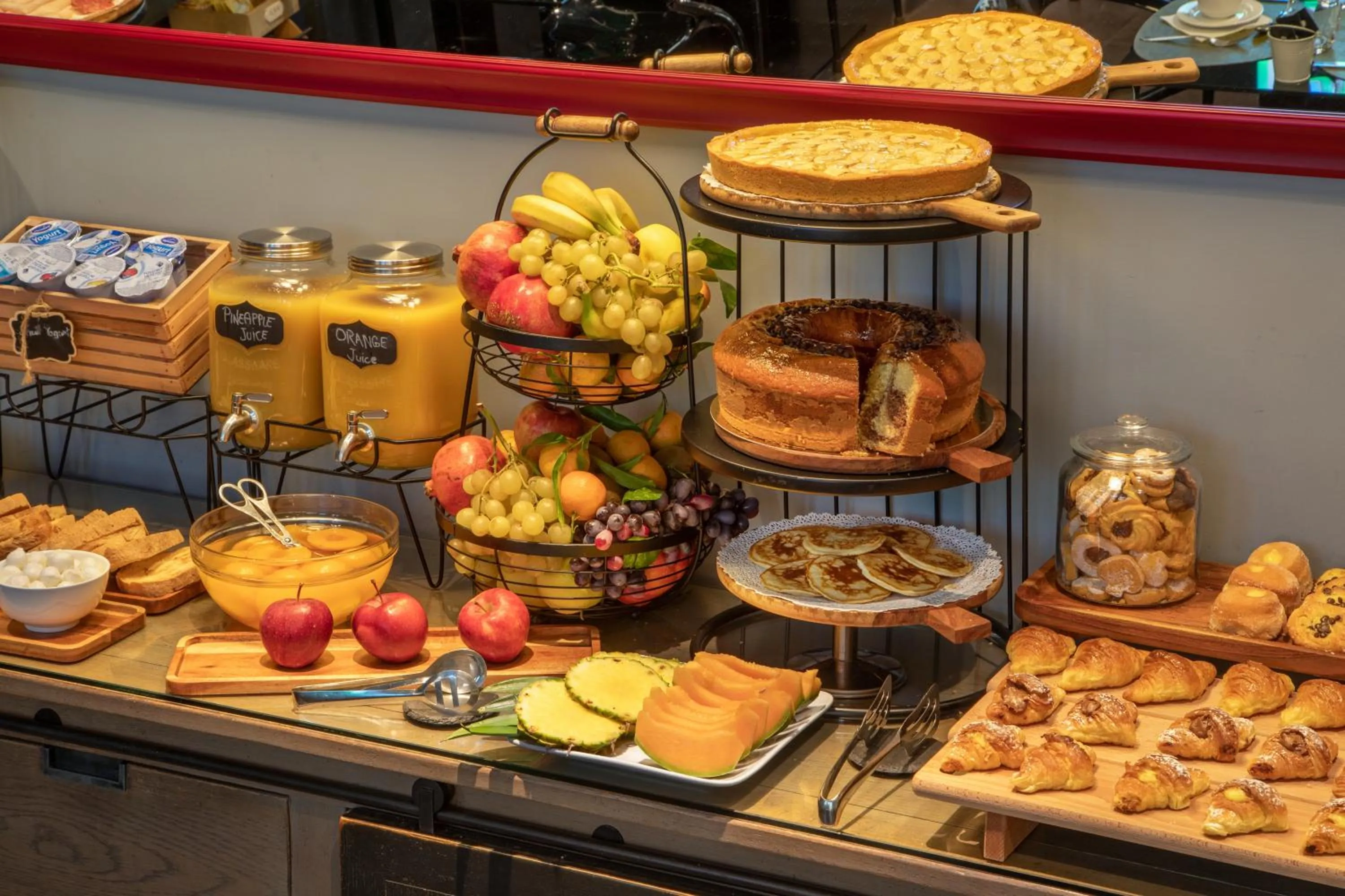 Breakfast in Navona Colors Hotel