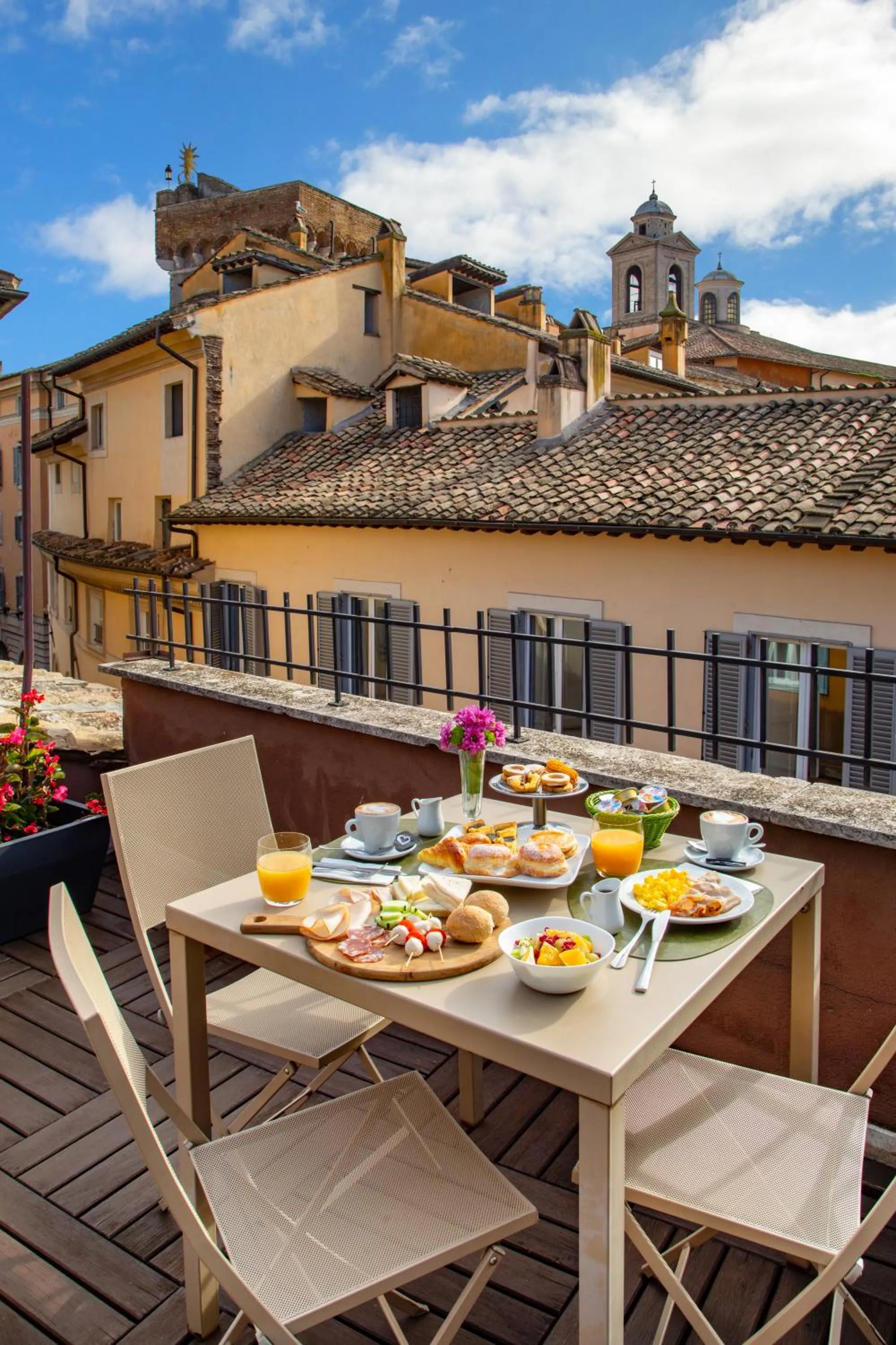 Food and drinks in Navona Colors Hotel