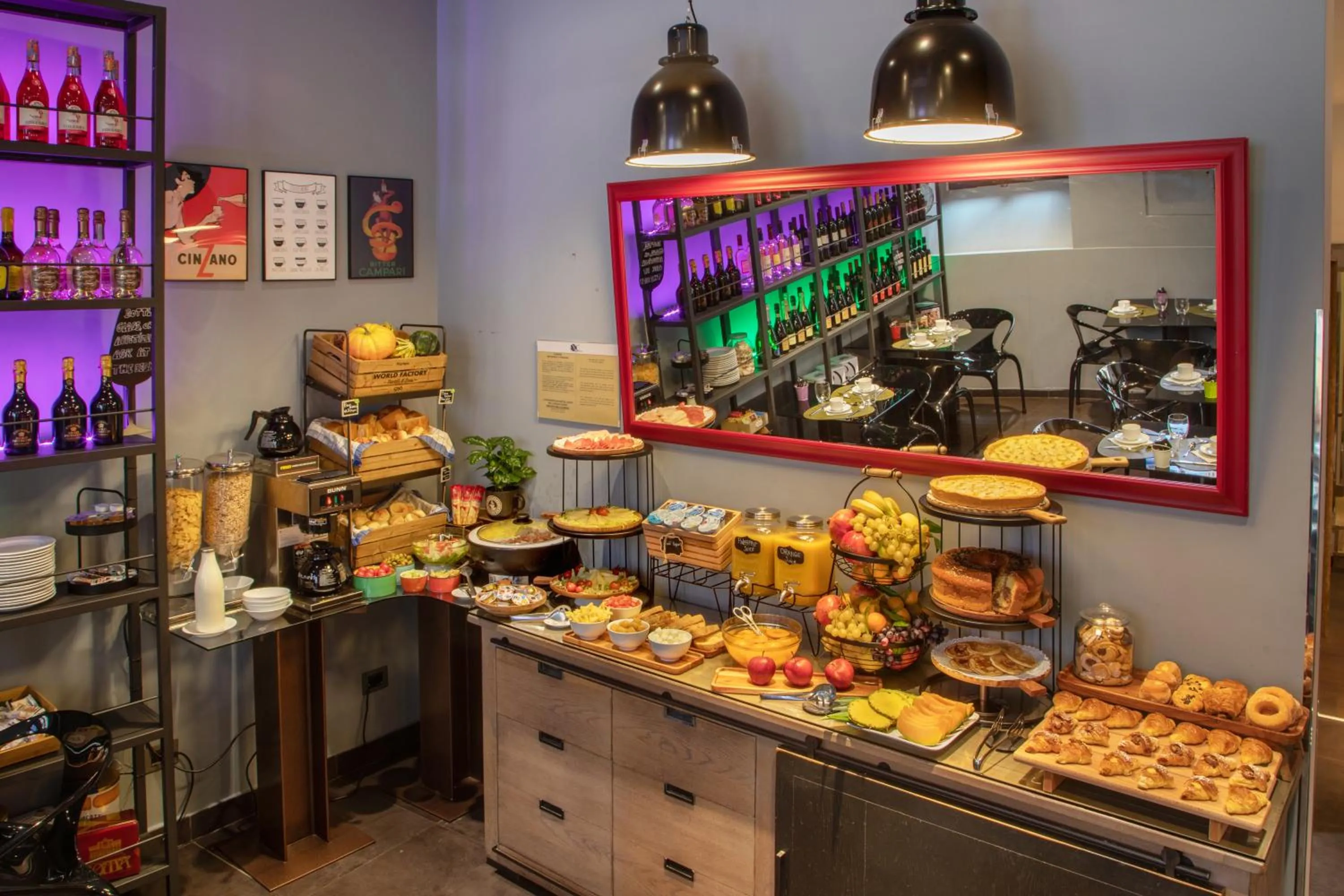 Breakfast in Navona Colors Hotel