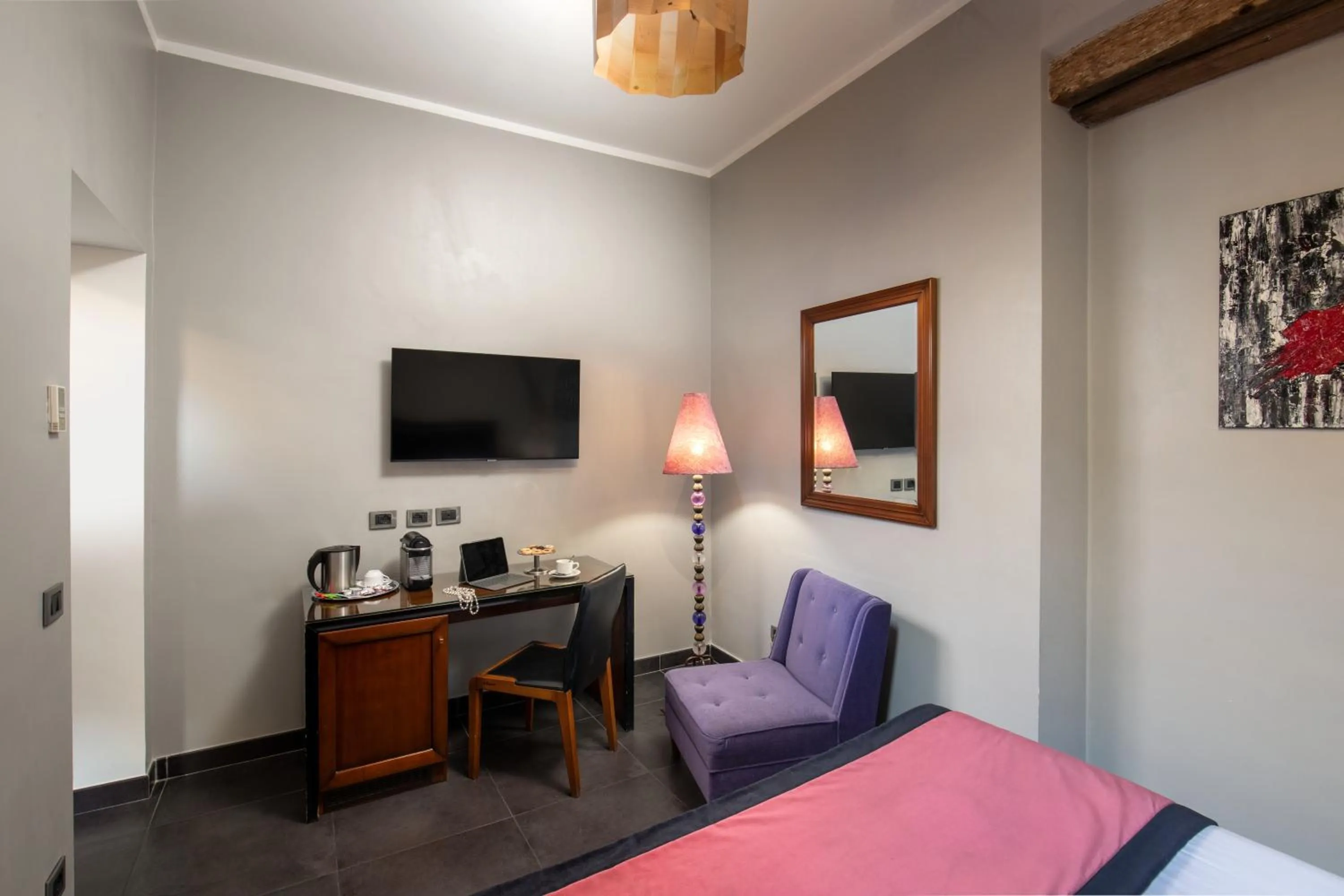 Coffee/tea facilities, Bed in Navona Colors Hotel