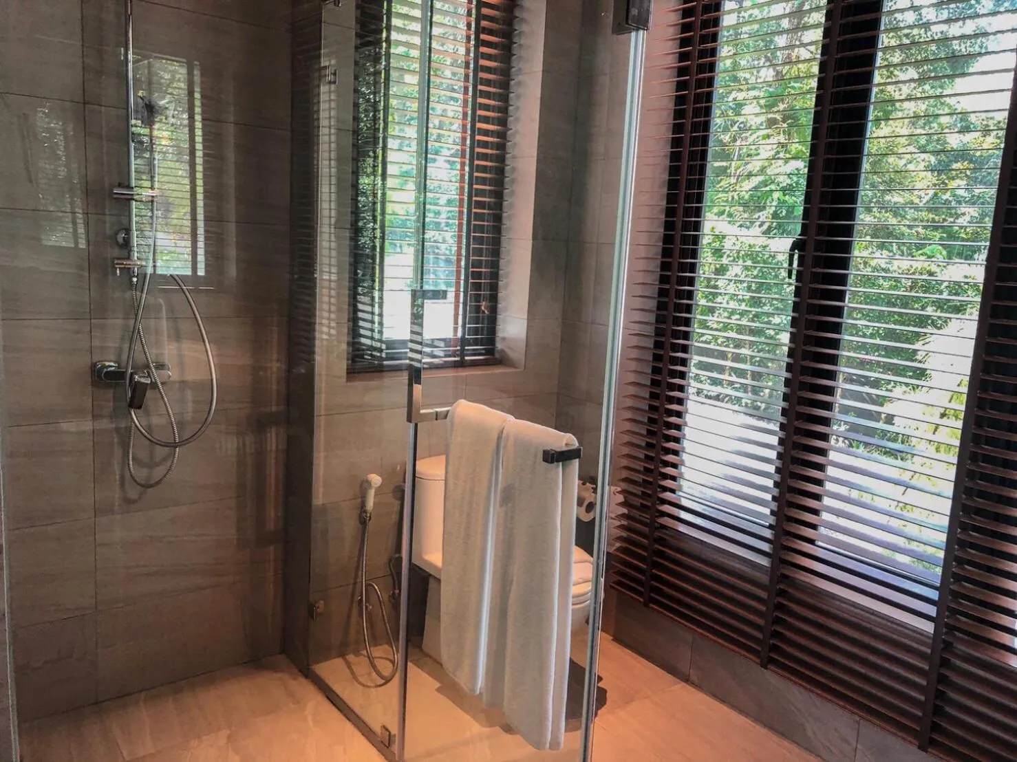 Shower in Green Pix Khaoyai