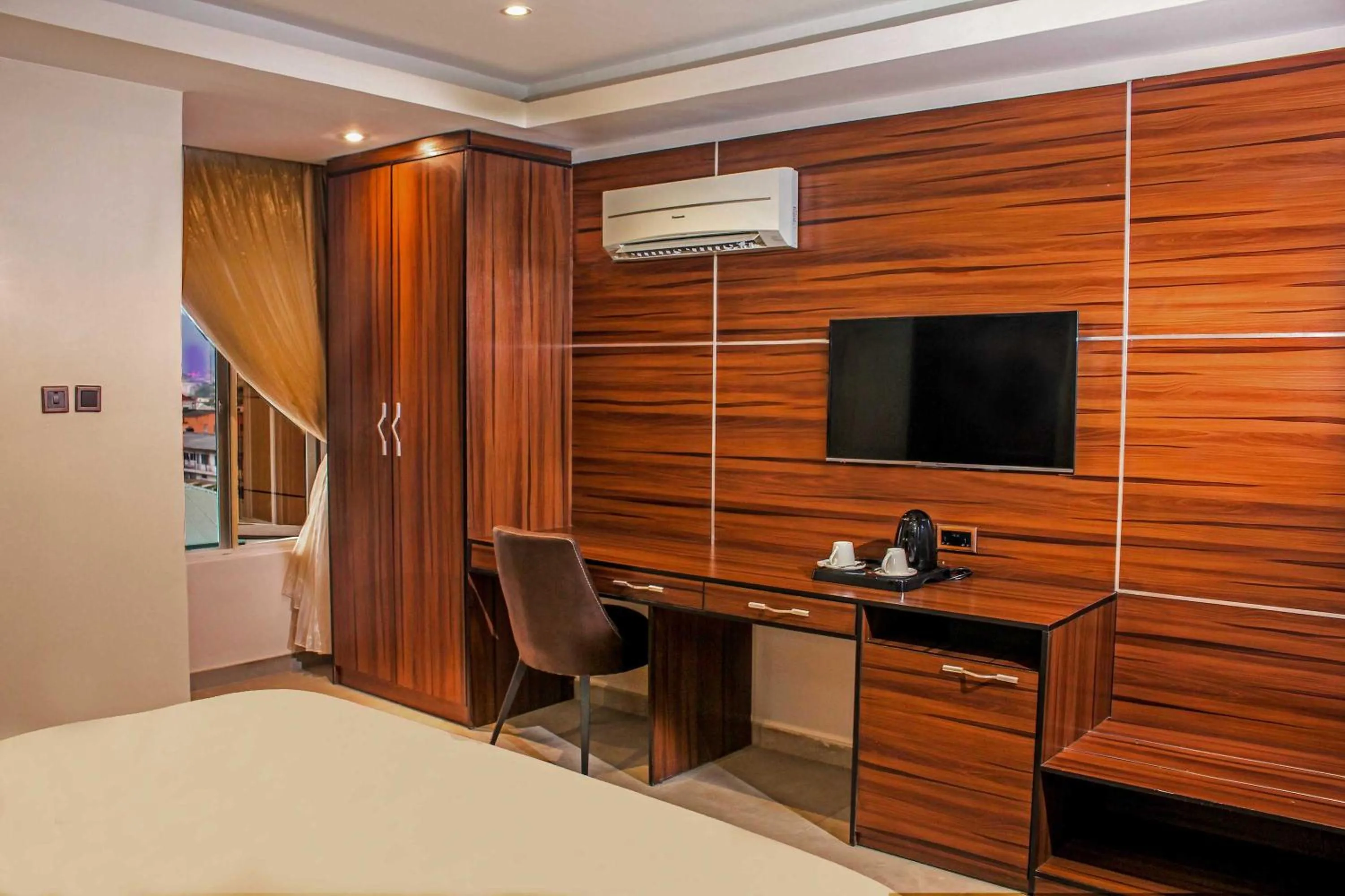 TV and multimedia in Joshesther Olive Hotel