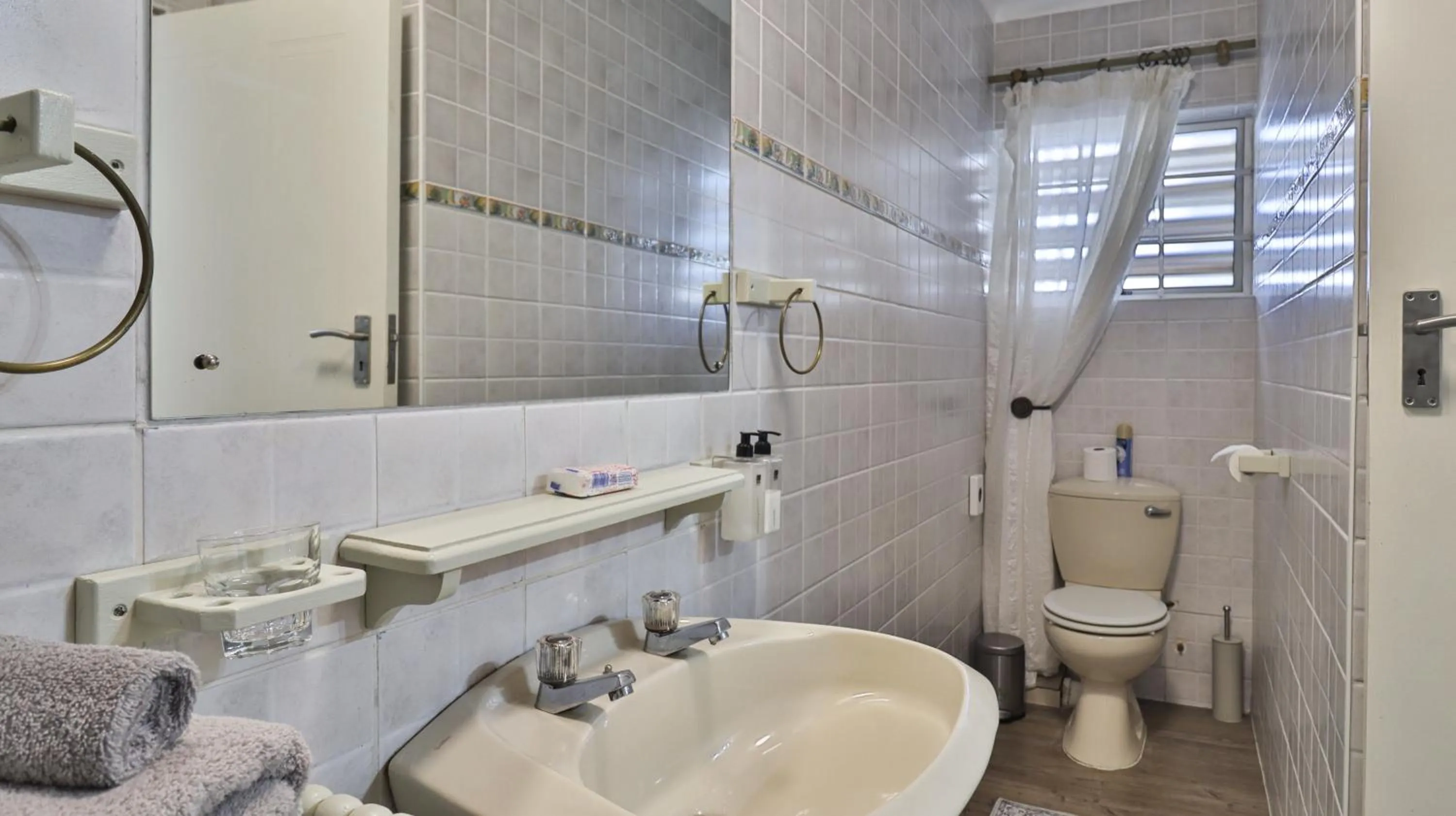 3ColoursBlue Guest House