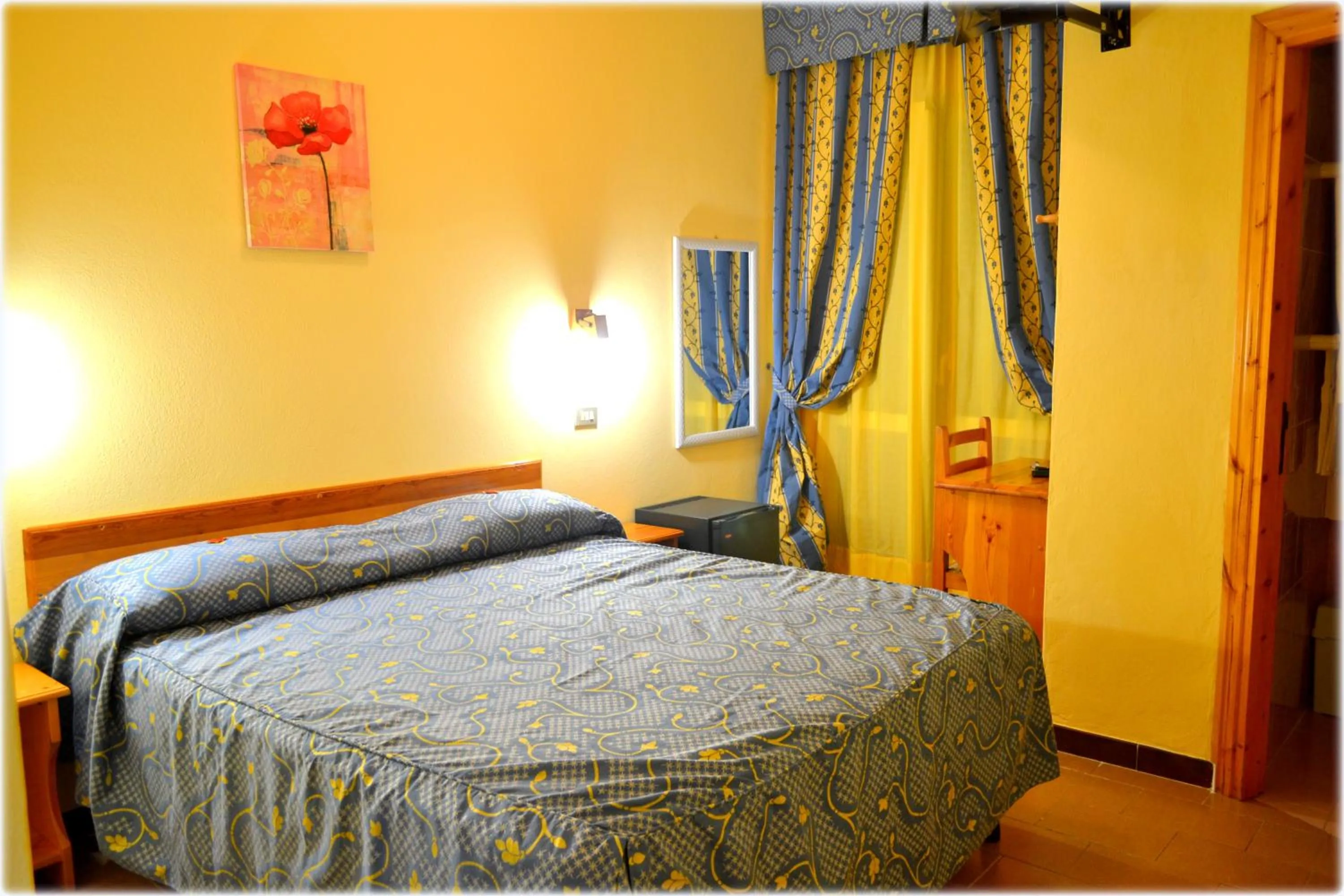 Photo of the whole room, Bed in Hotel Anfora