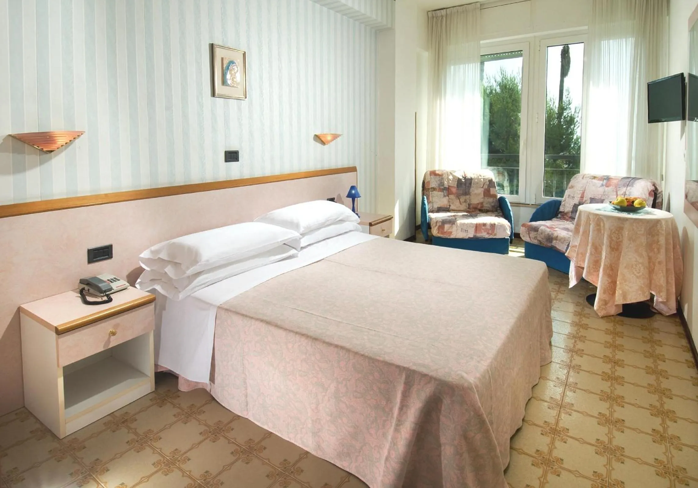 Photo of the whole room, Bed in Family Hotel Relax