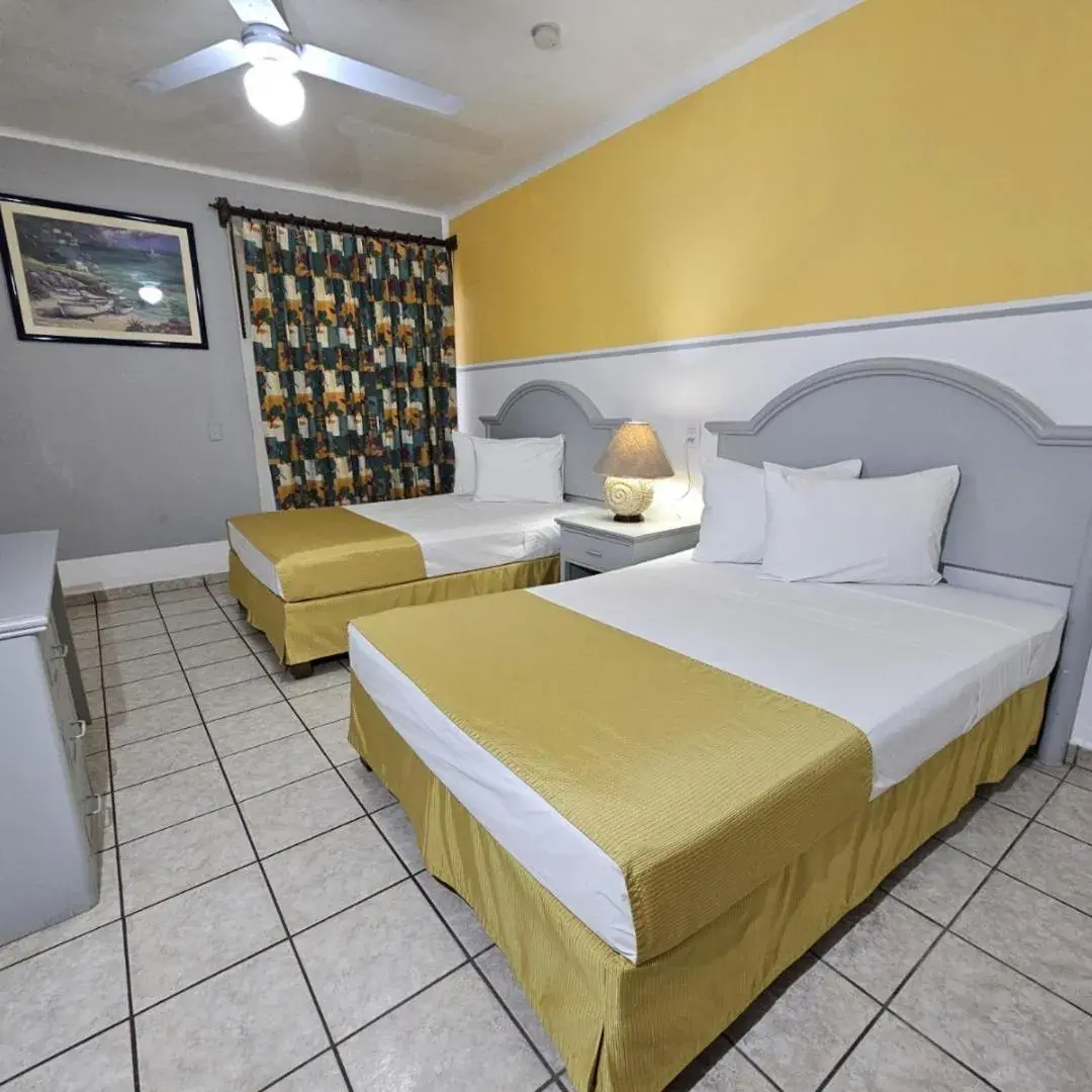 Double Room in Hotel Costa Brava Double Room in Hotel Costa Brava