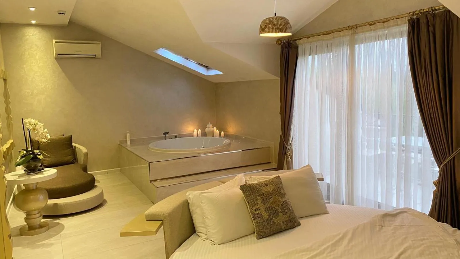 Photo of the whole room, Bed in Lale Hotel