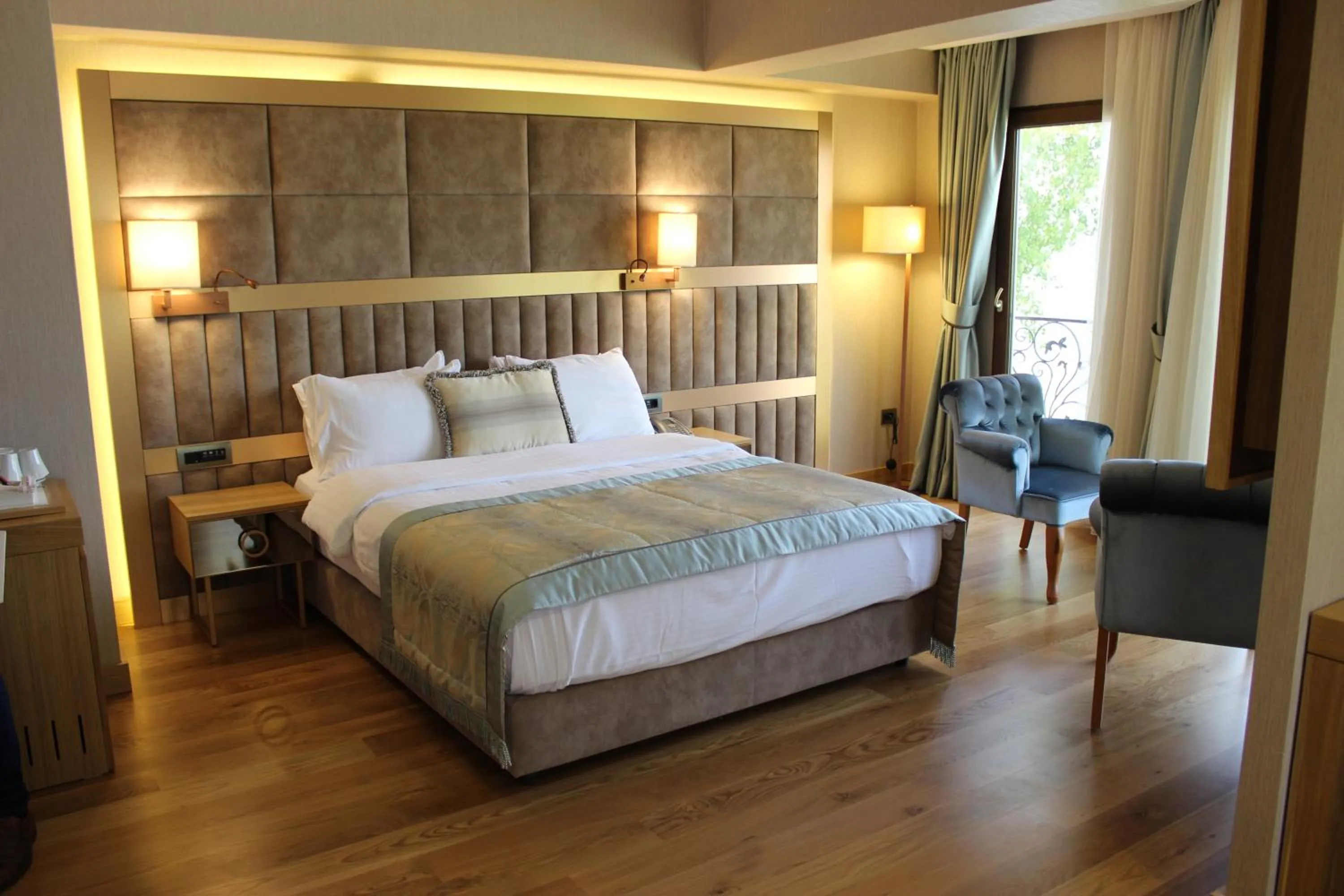 Family Room with Lake View in Lale Hotel