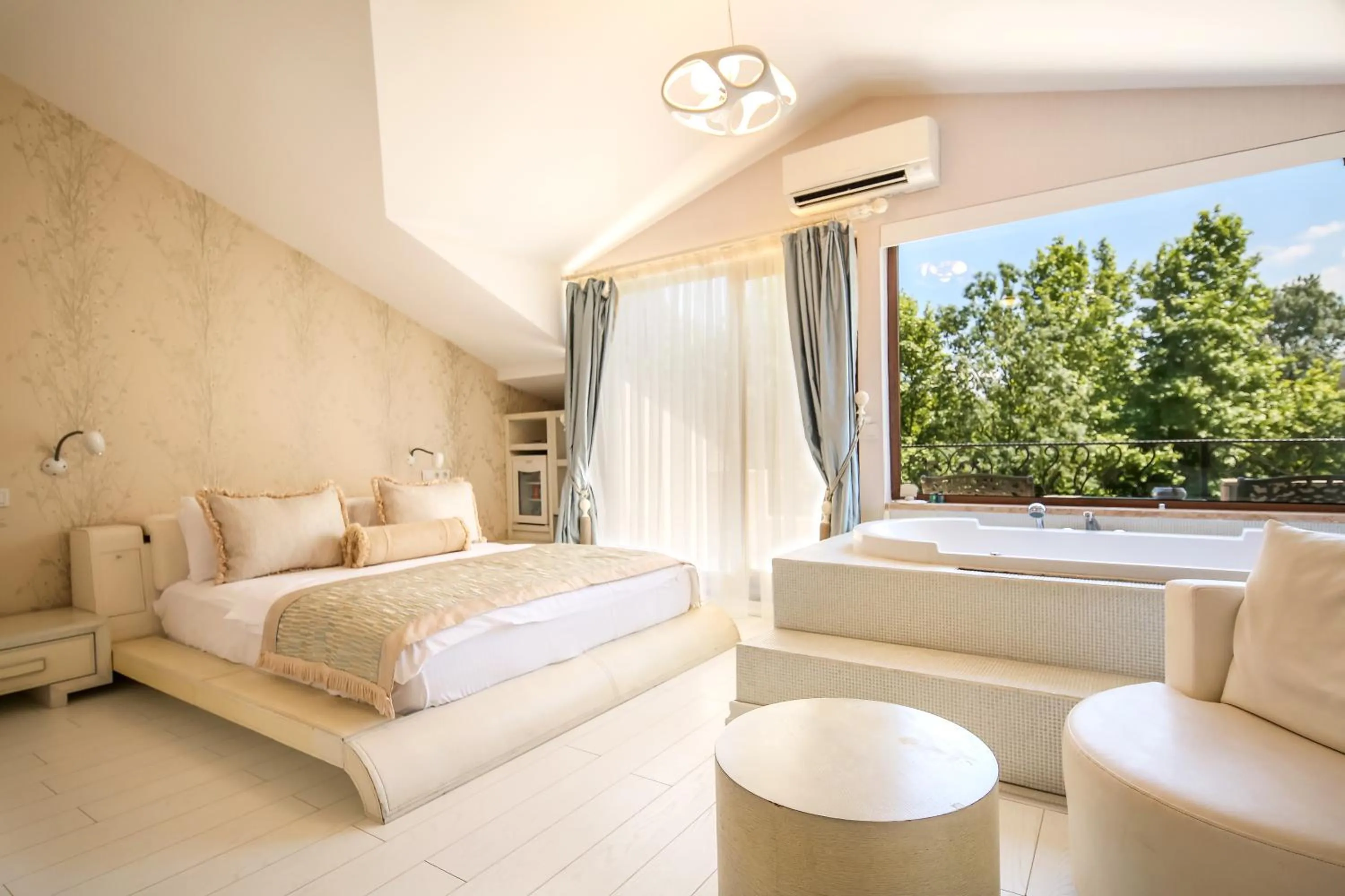 Honeymoon Suite in Lale Hotel