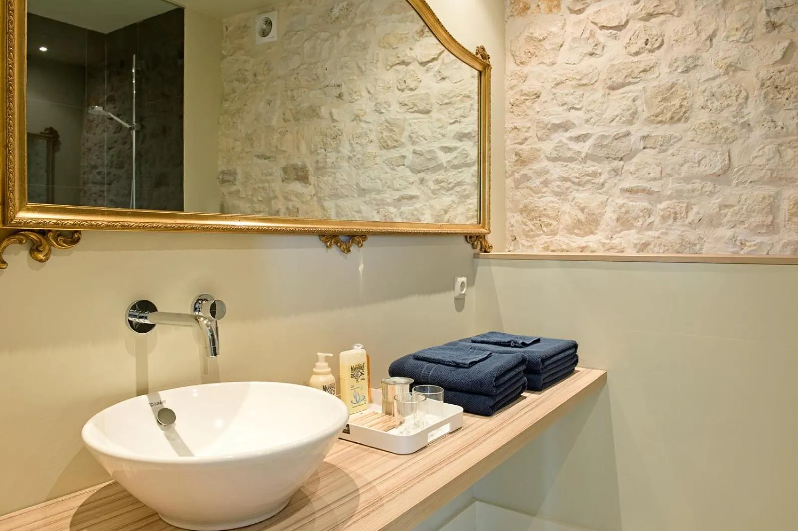 Shower in Domaine de L'Isle Basse