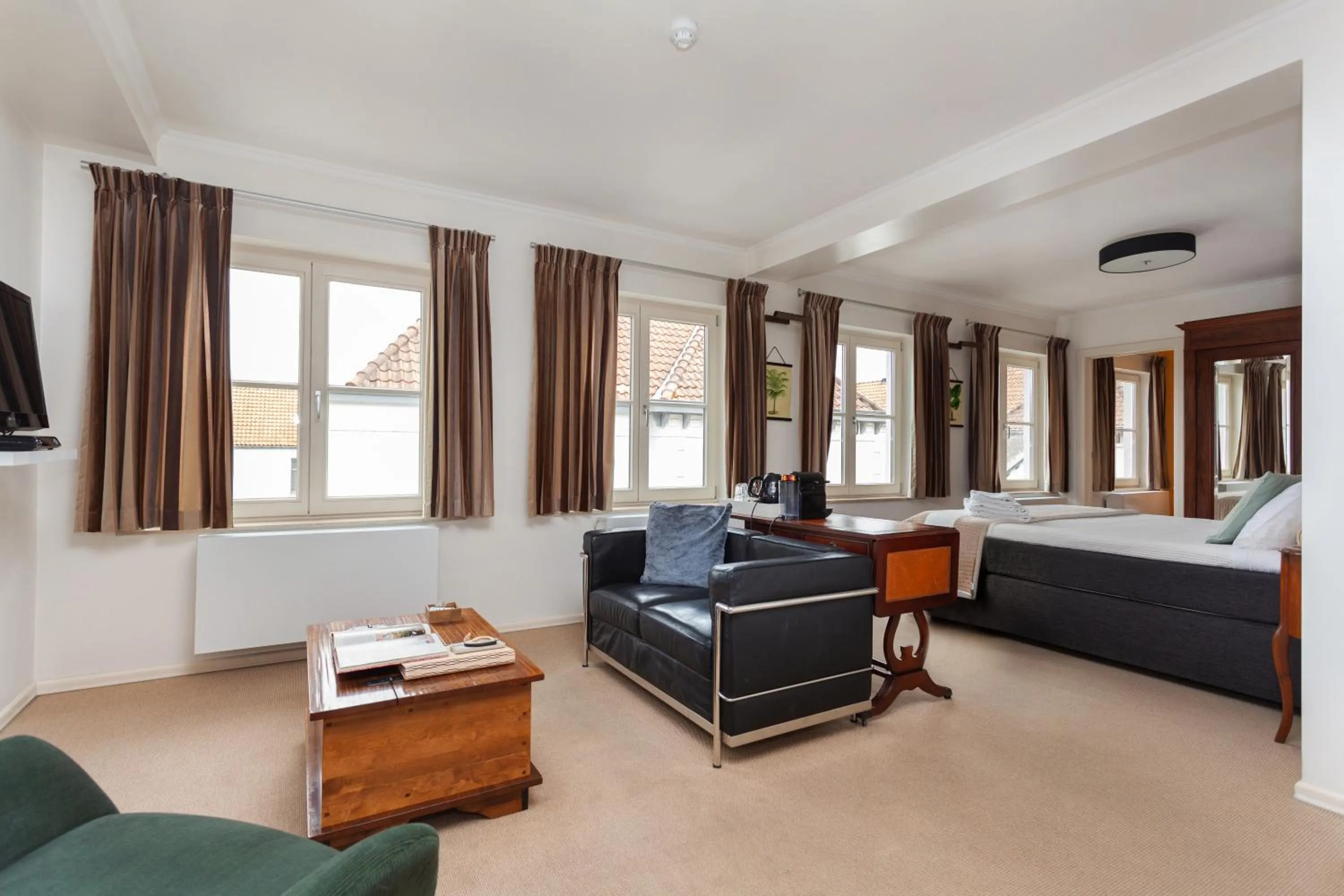 Seating area, Bed in Boutique B&B The Townhouse