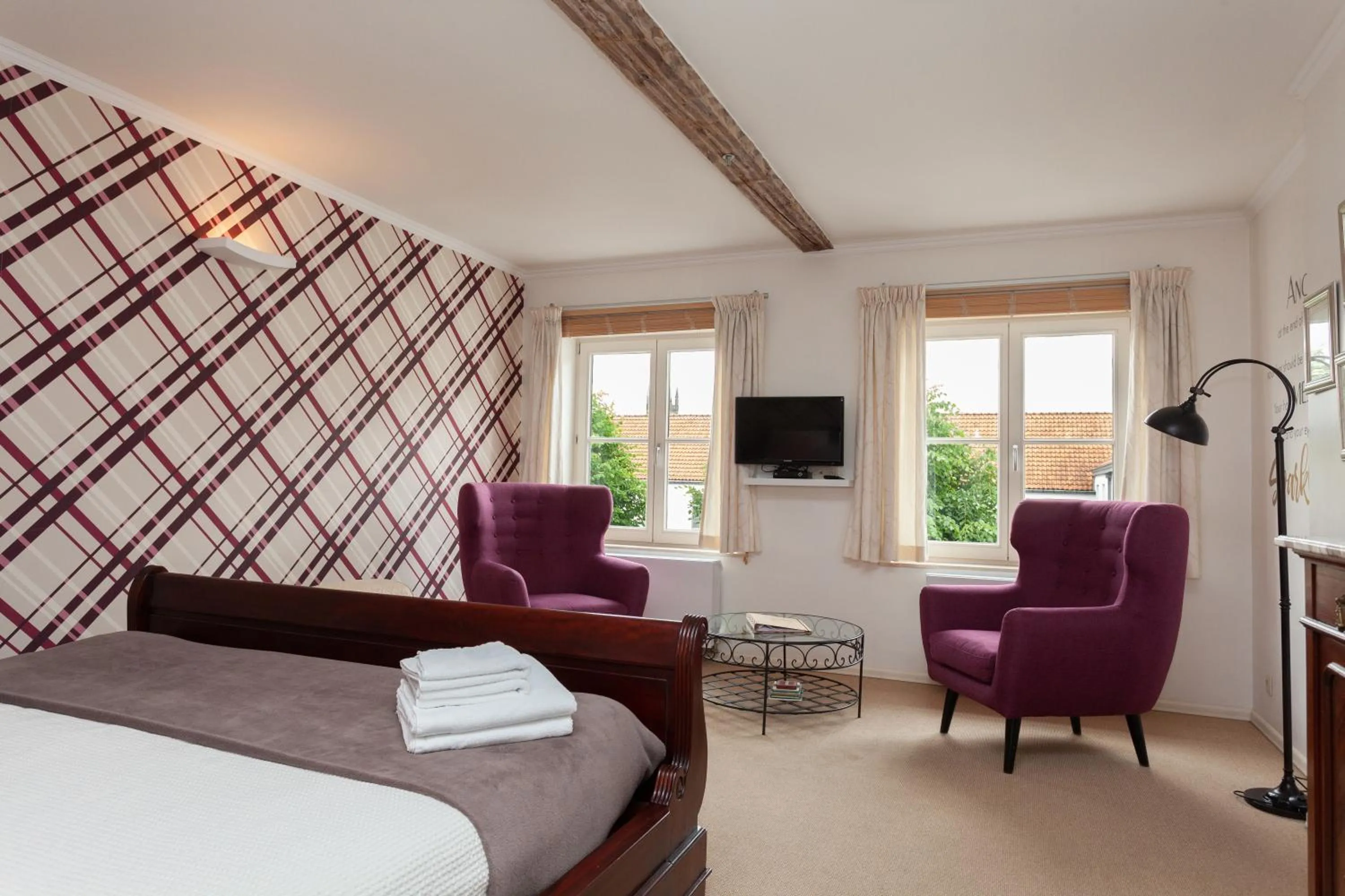 Seating area, Bed in Boutique B&B The Townhouse