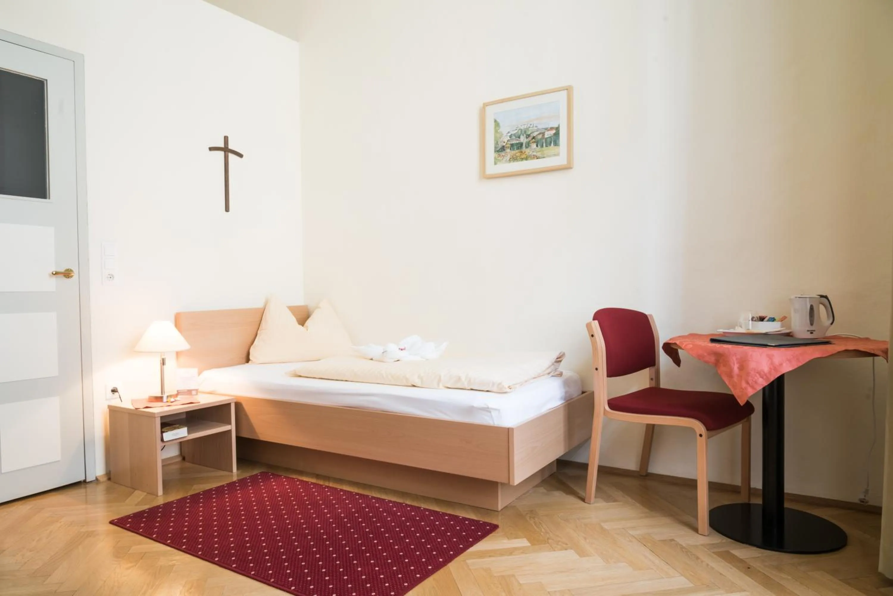 Photo of the whole room, Bed in Gästehaus im Priesterseminar Salzburg