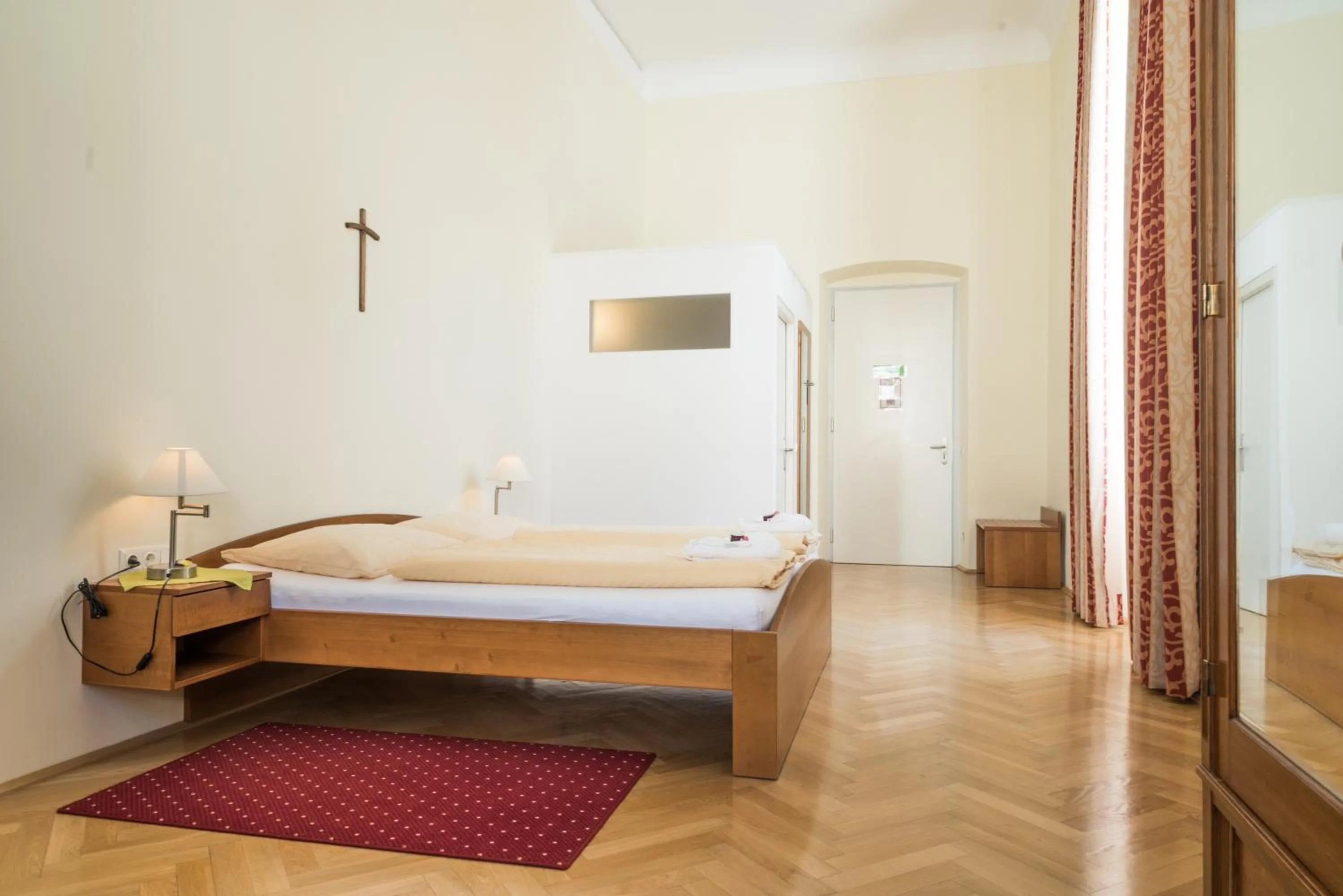 Photo of the whole room, Bed in Gästehaus im Priesterseminar Salzburg