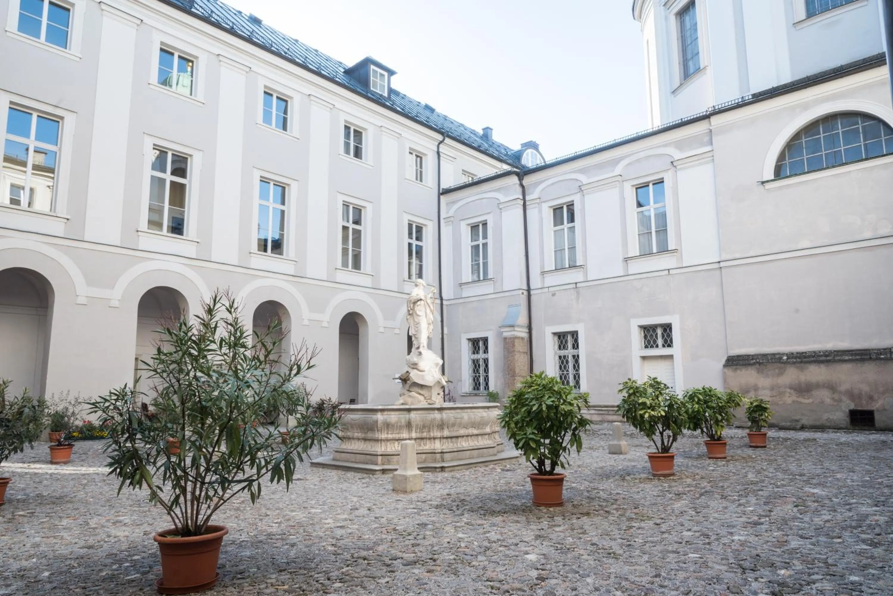 Patio in Gästehaus im Priesterseminar Salzburg