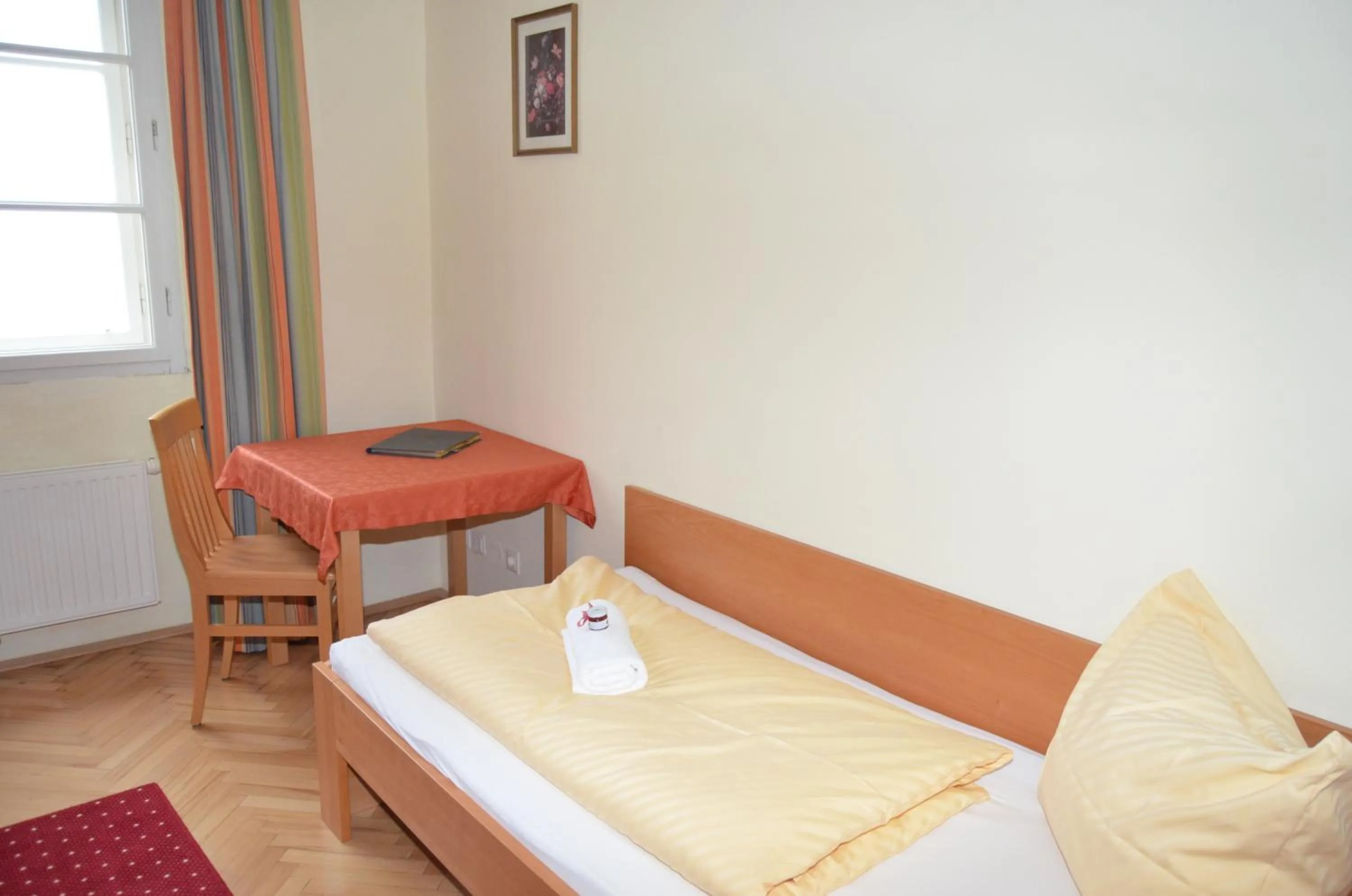 Photo of the whole room, Bed in Gästehaus im Priesterseminar Salzburg