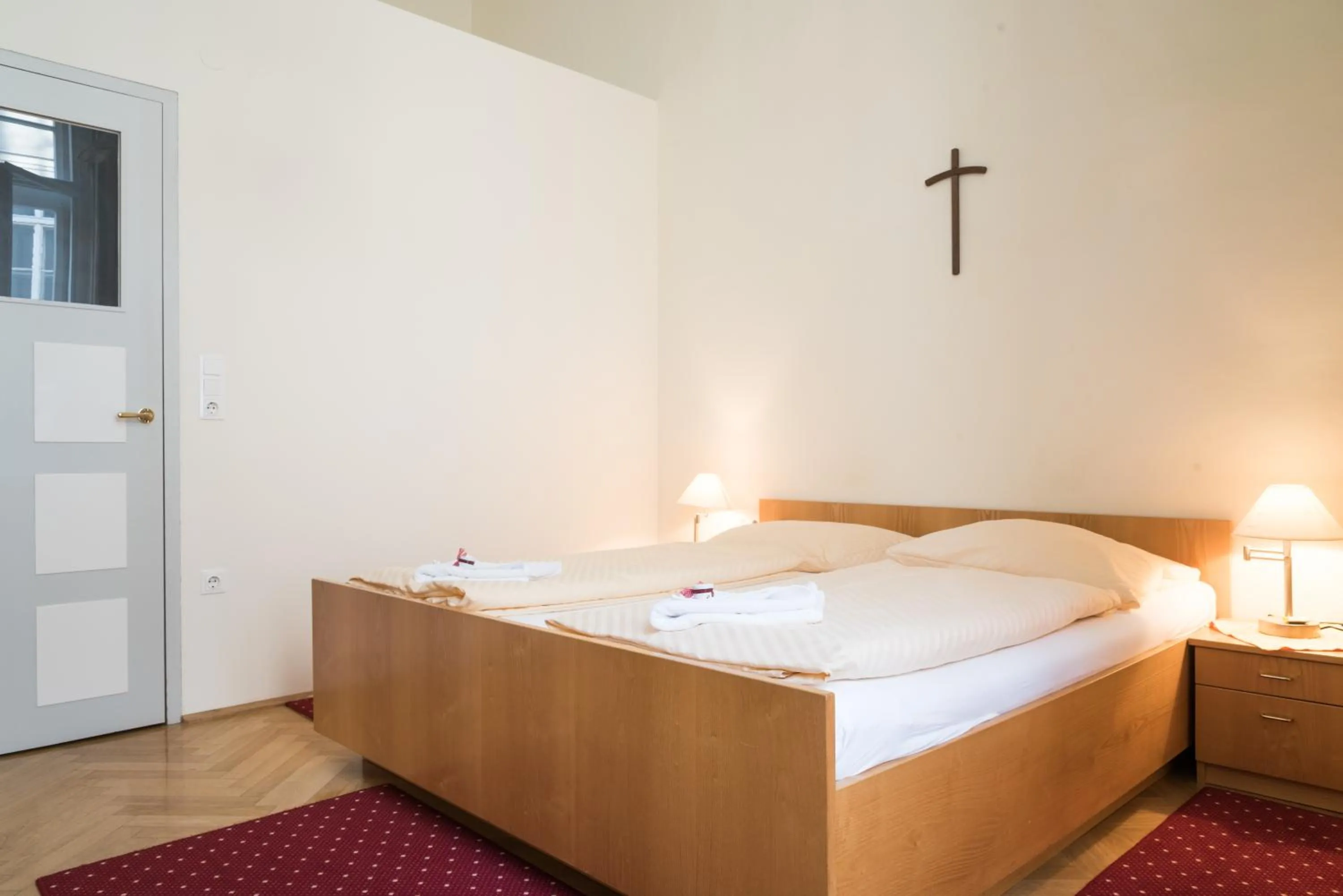 Bedroom, Bed in Gästehaus im Priesterseminar Salzburg