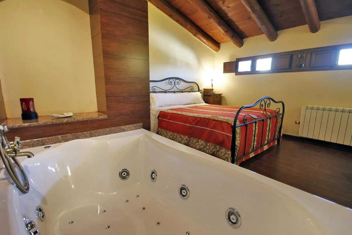 Hot Tub, Bed in Apartamentos Santa Agueda