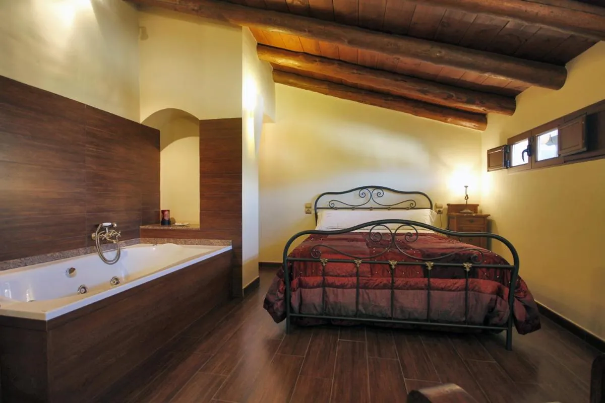 Hot Tub, Bed in Apartamentos Santa Agueda
