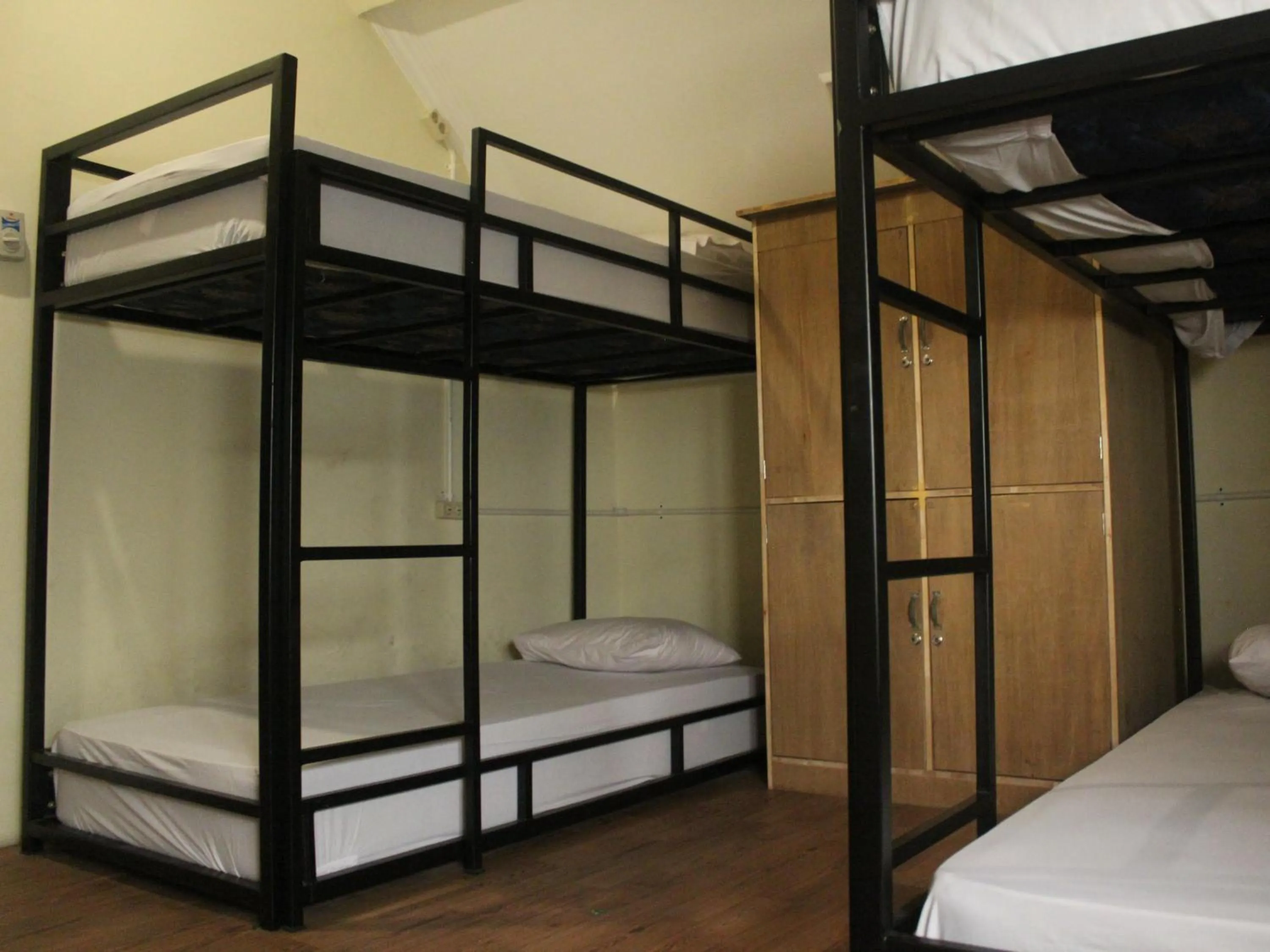 bunk bed, Bed in Oke Baik Hostel