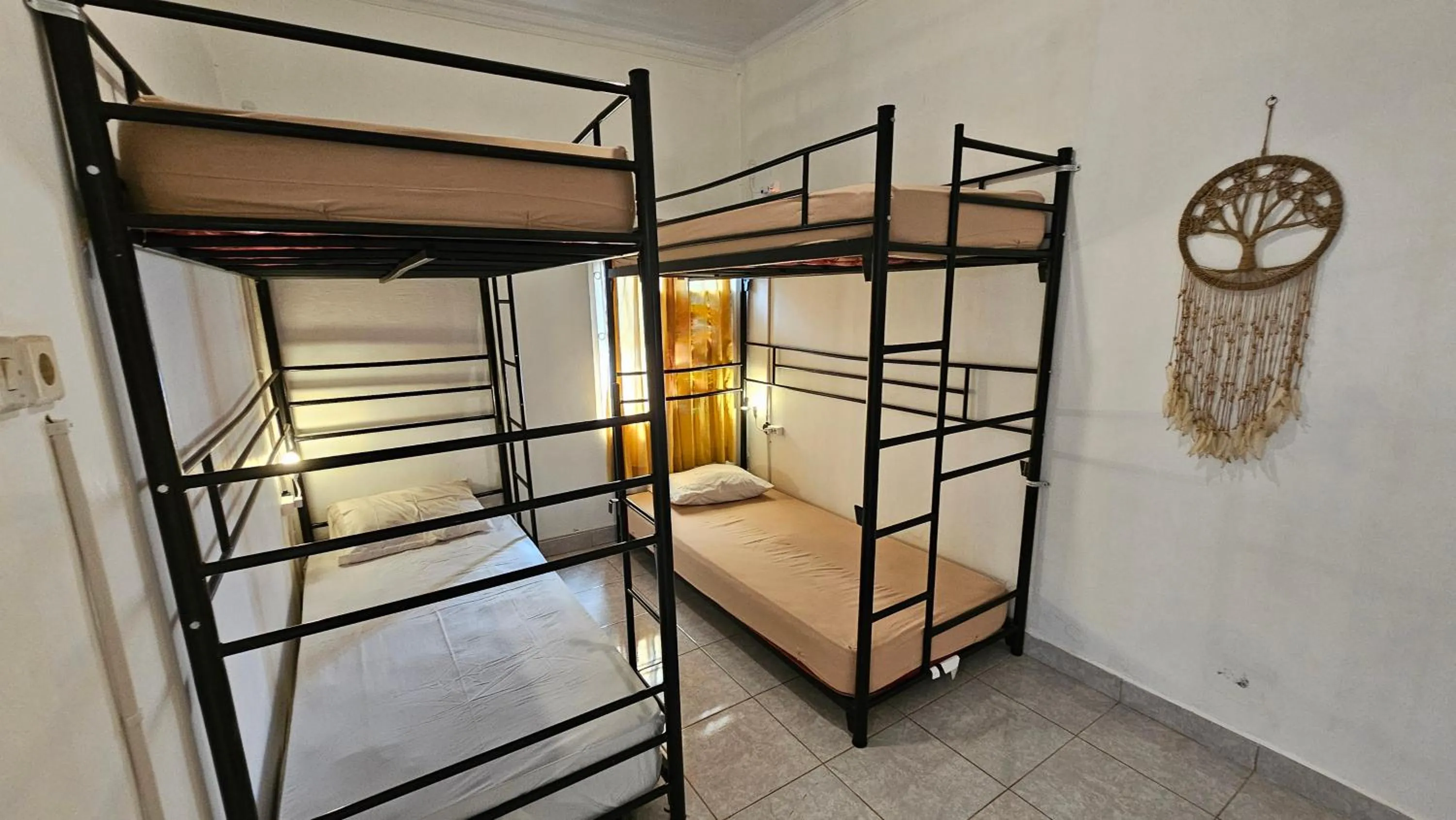 Photo of the whole room, Bed in Oke Baik Hostel