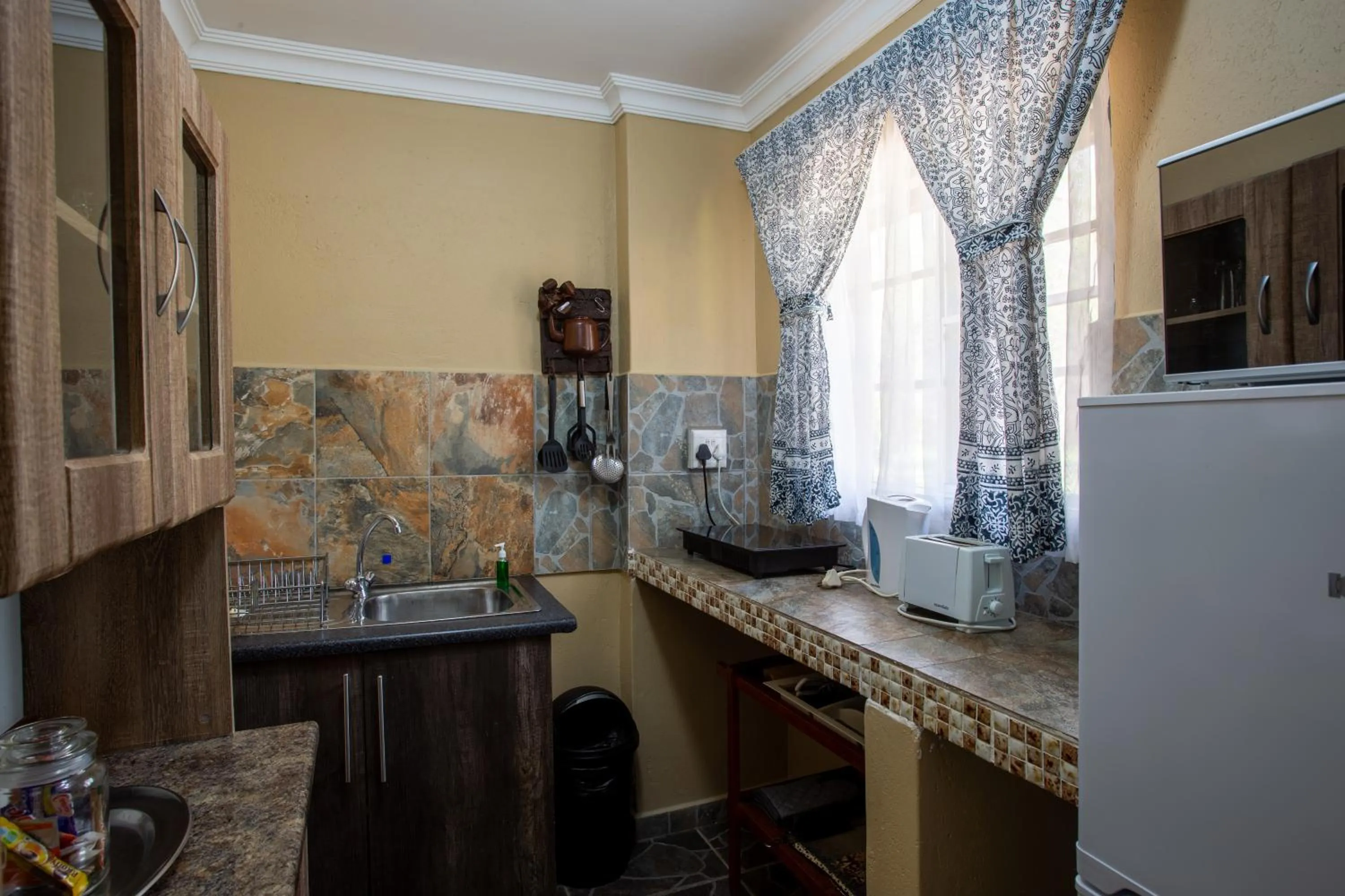 Kitchen or kitchenette in Doringpoort Lodge