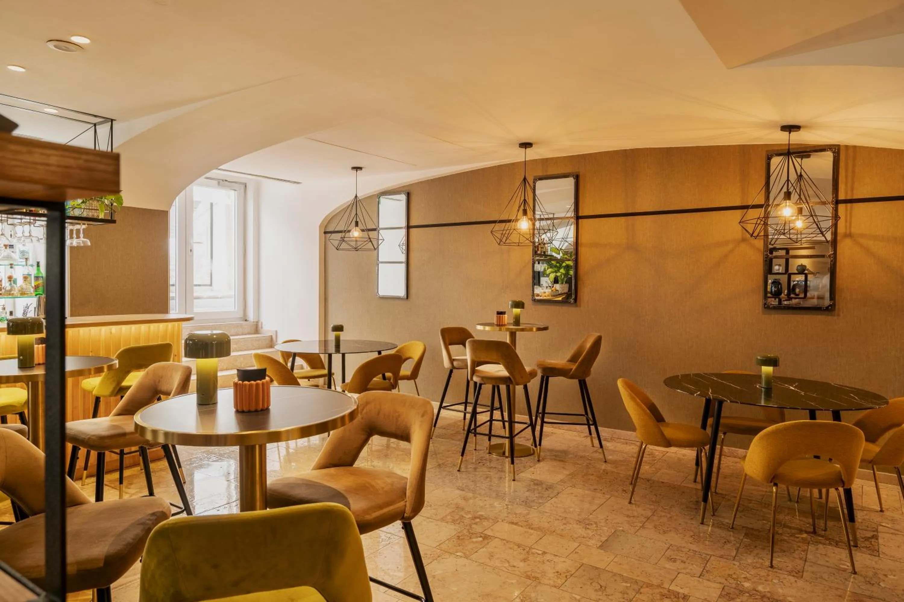 Restaurant/places to eat in Vincci Baixa