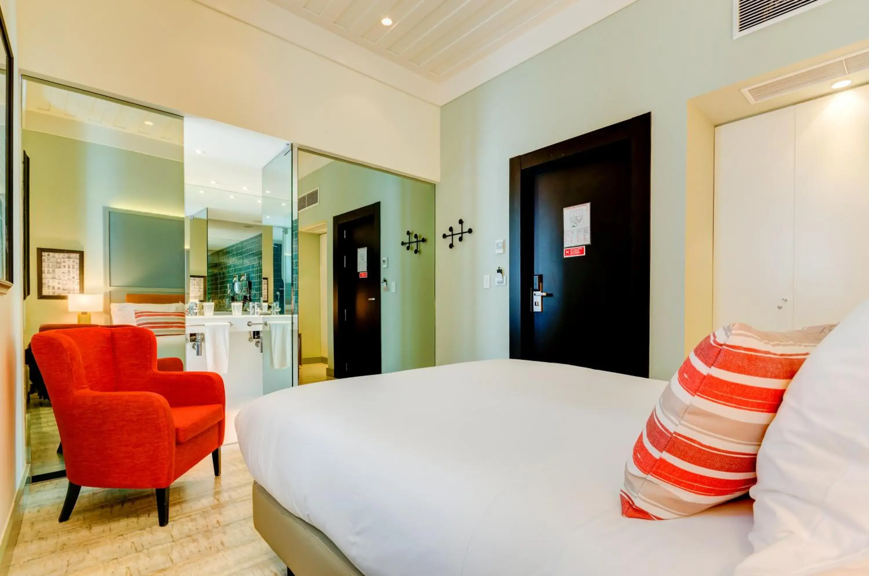 Photo of the whole room, Bed in Vincci Baixa Photo of the whole room, Bed in Vincci Baixa