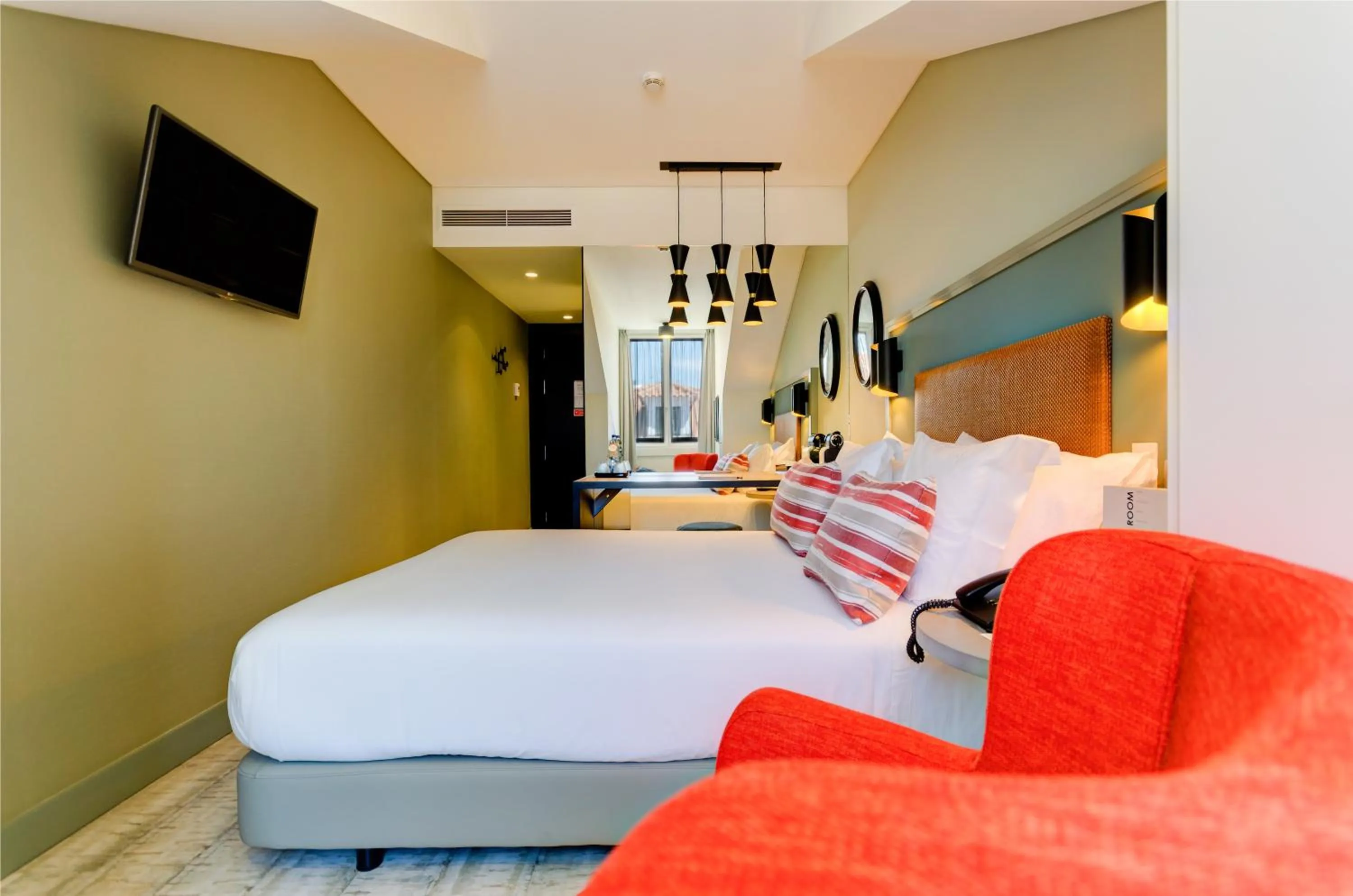 Photo of the whole room, Bed in Vincci Baixa