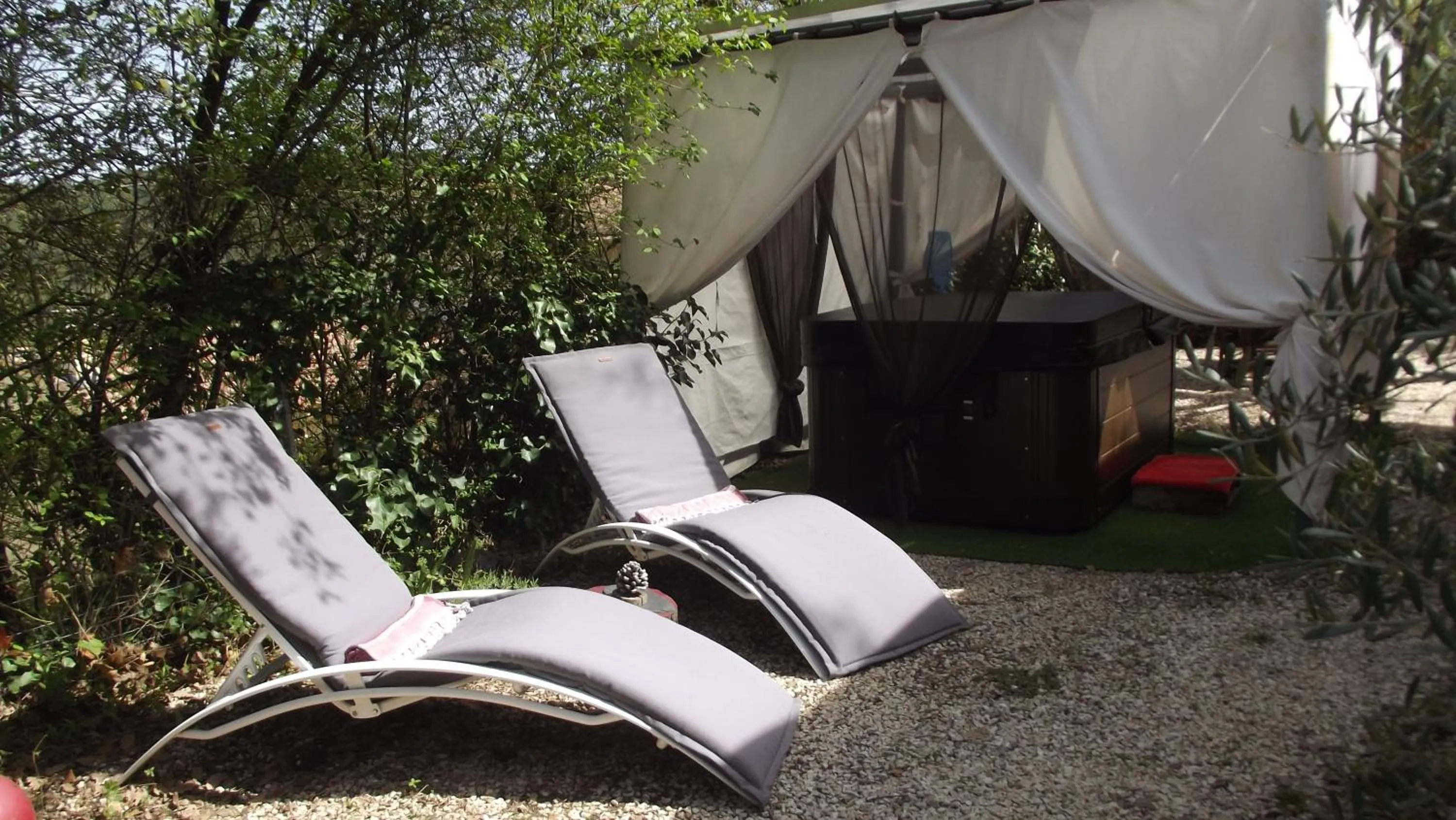 Garden in Au Cabanon Chez Nath - chbre d'hôtes