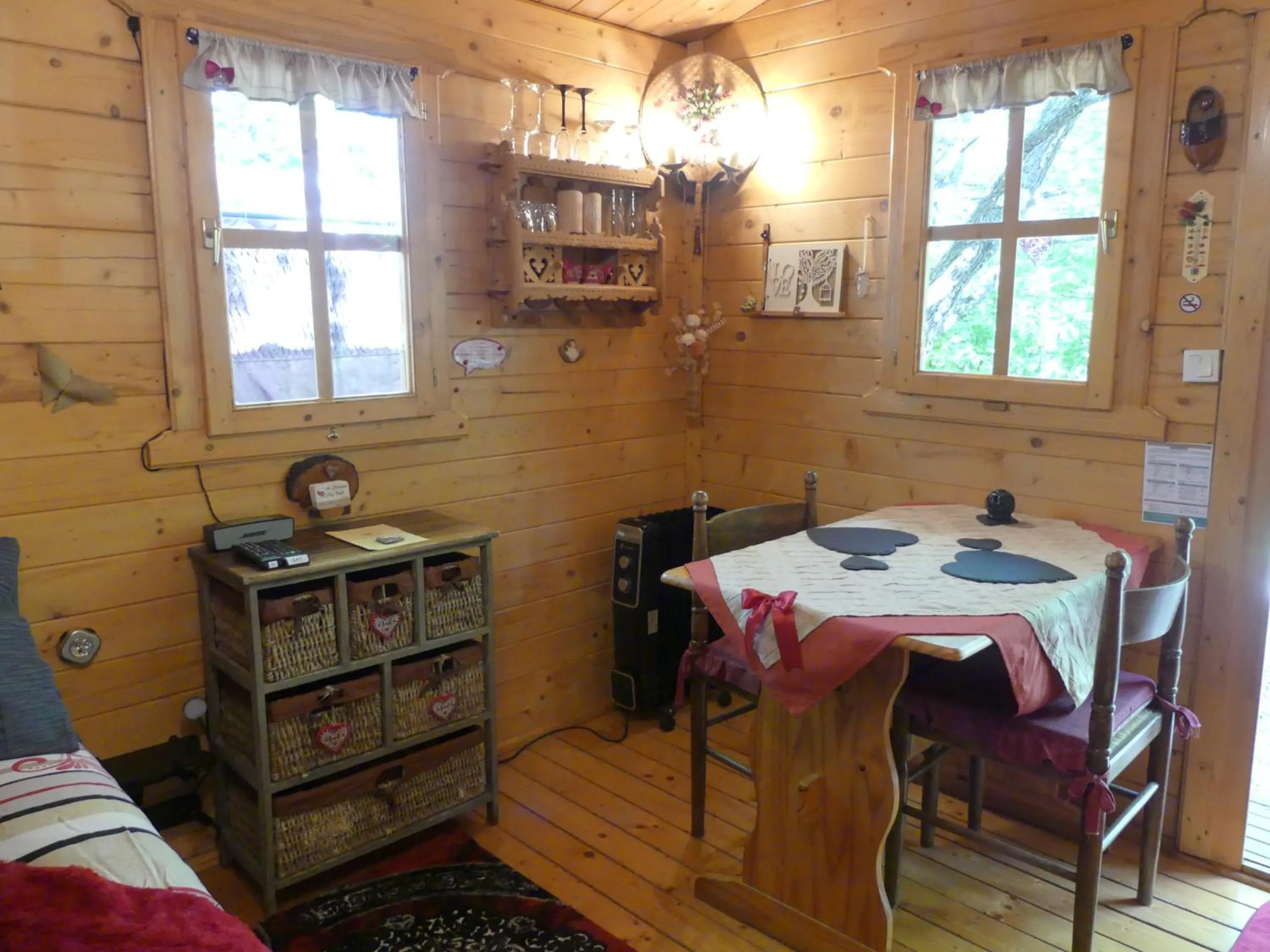 Dining area in Au Cabanon Chez Nath - chbre d'hôtes