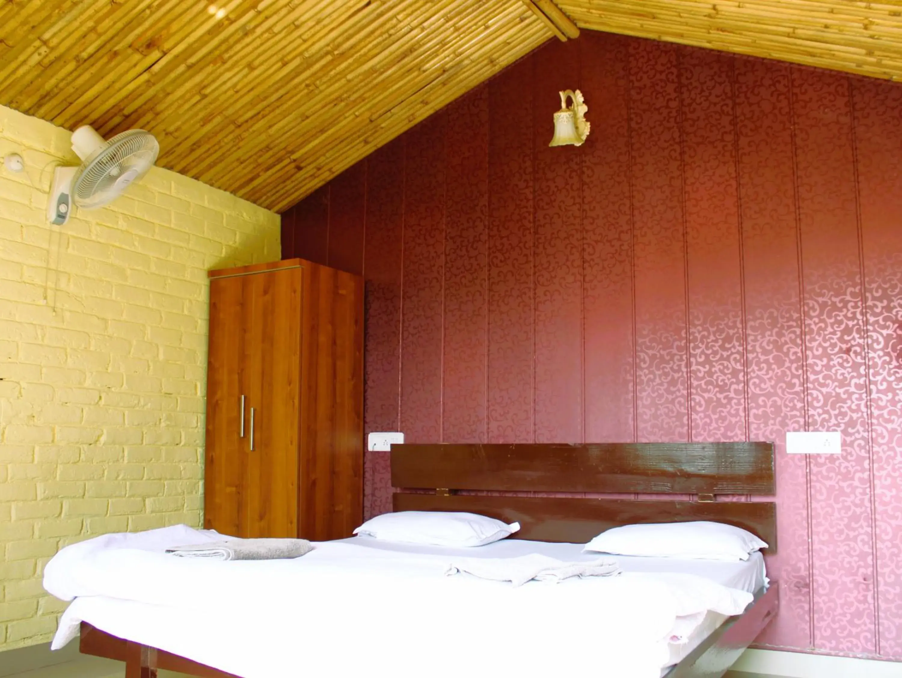 Bedroom, Bed in Windsor Cottages Bedroom, Bed in Windsor Cottages