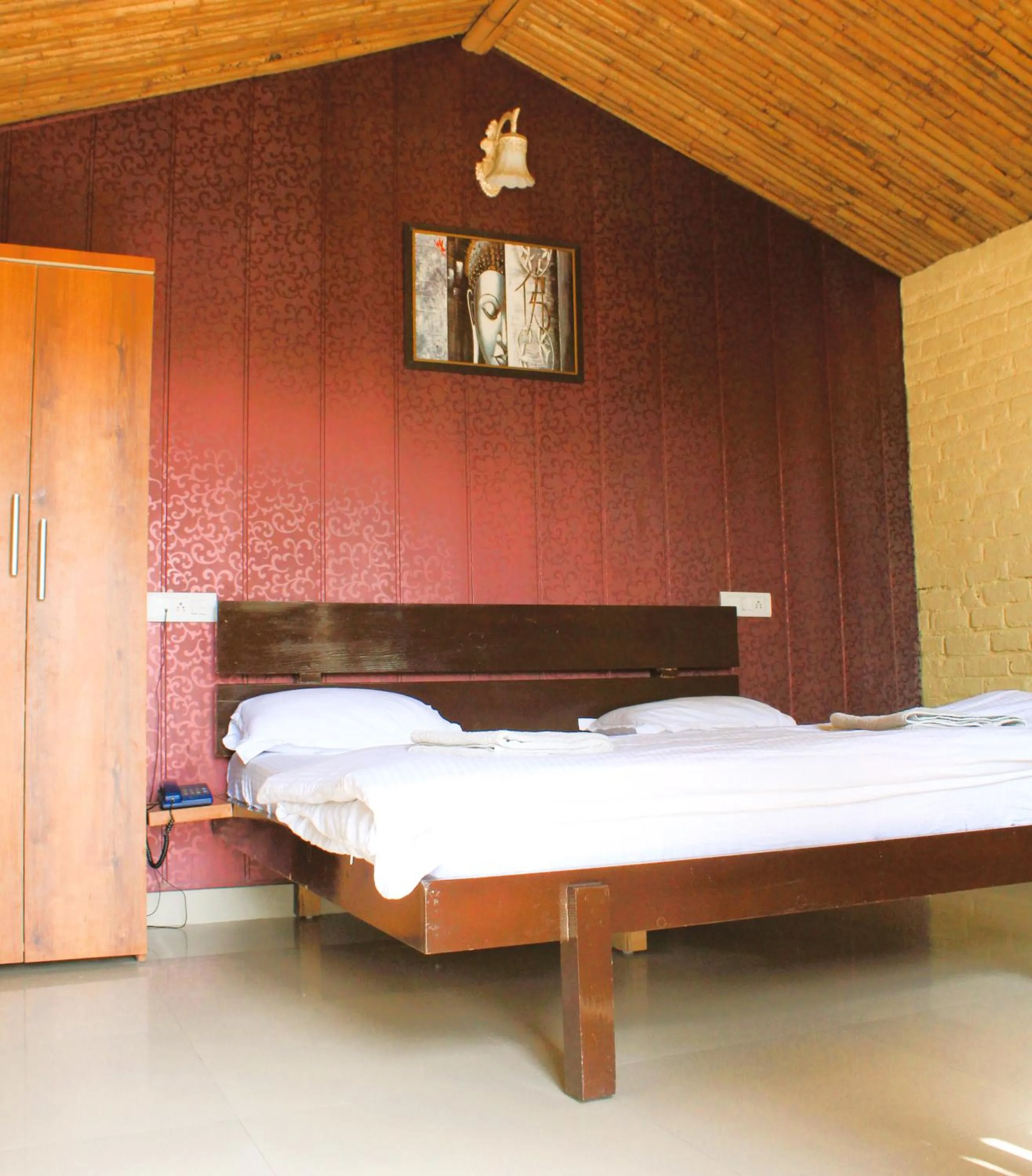 Bed in Windsor Cottages