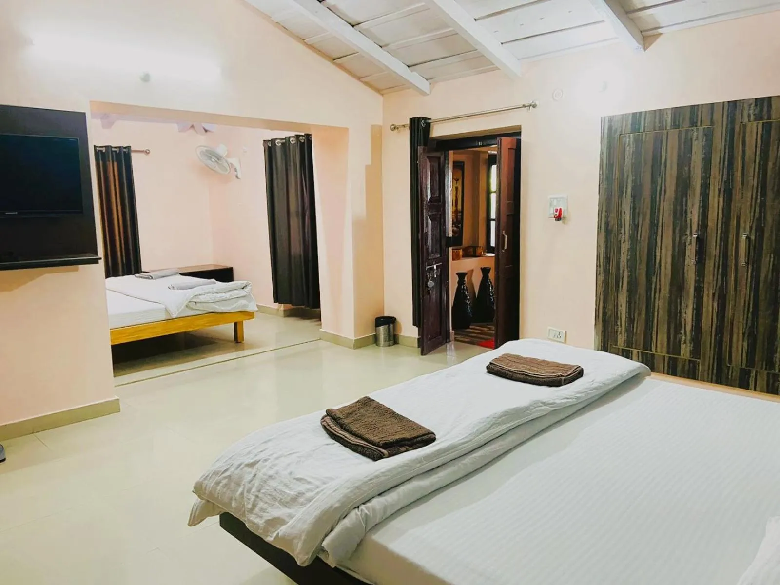 Bed in Windsor Cottages