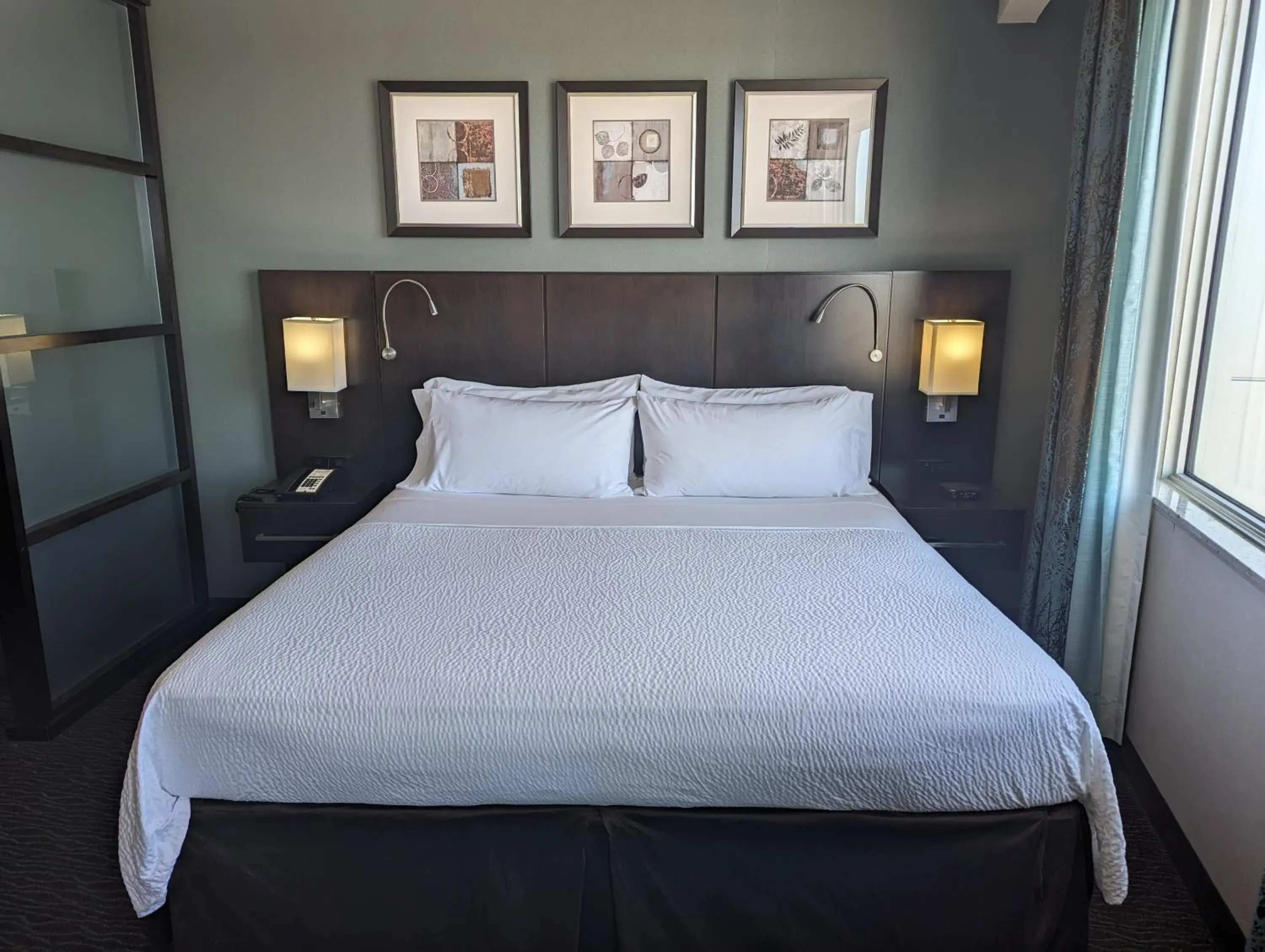 Standard Room in Holiday Inn Saskatoon Downtown by IHG Standard Room in Holiday Inn Saskatoon Downtown by IHG