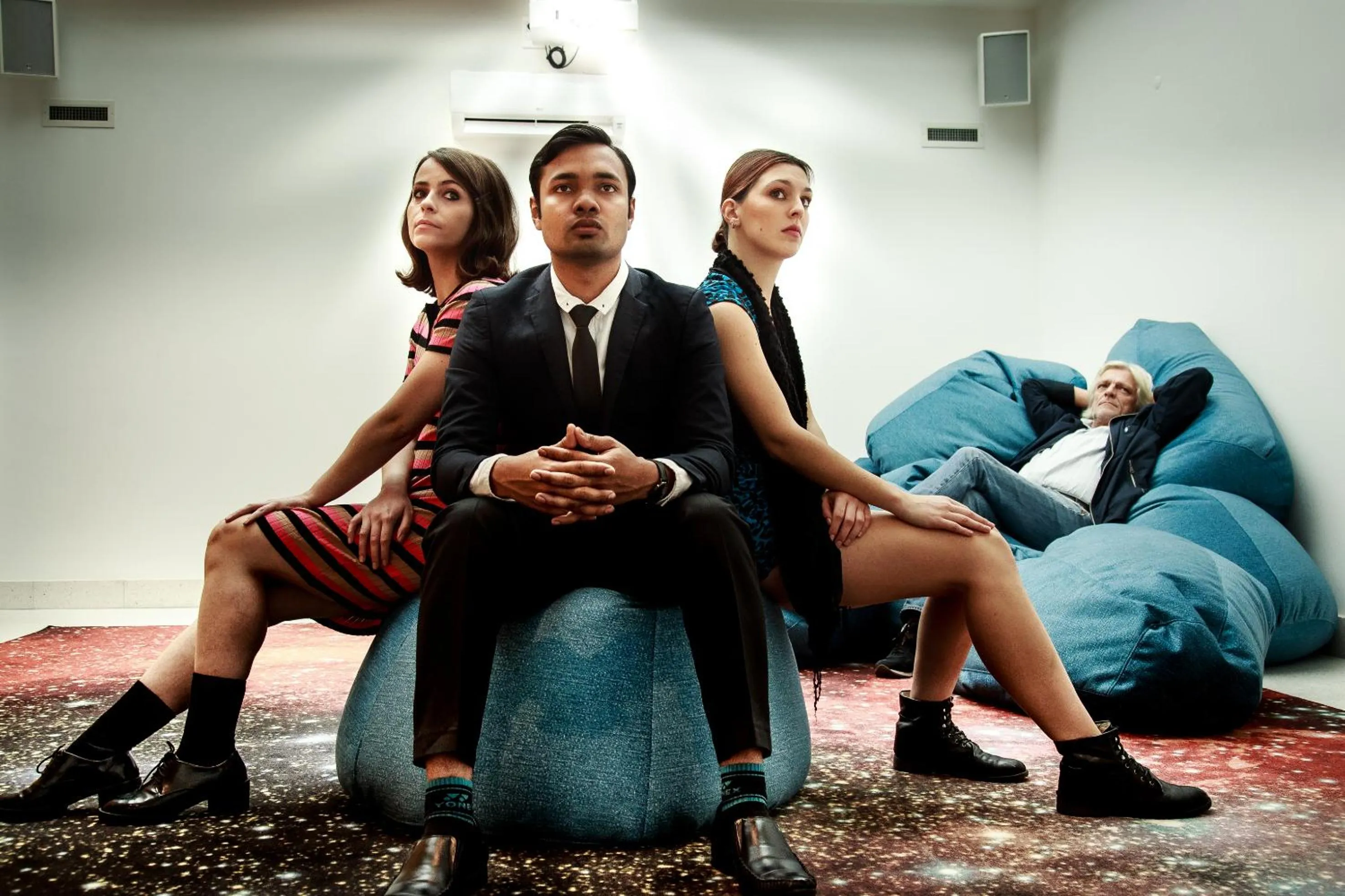 Communal lounge/ TV room in Zero Box Lodge Porto