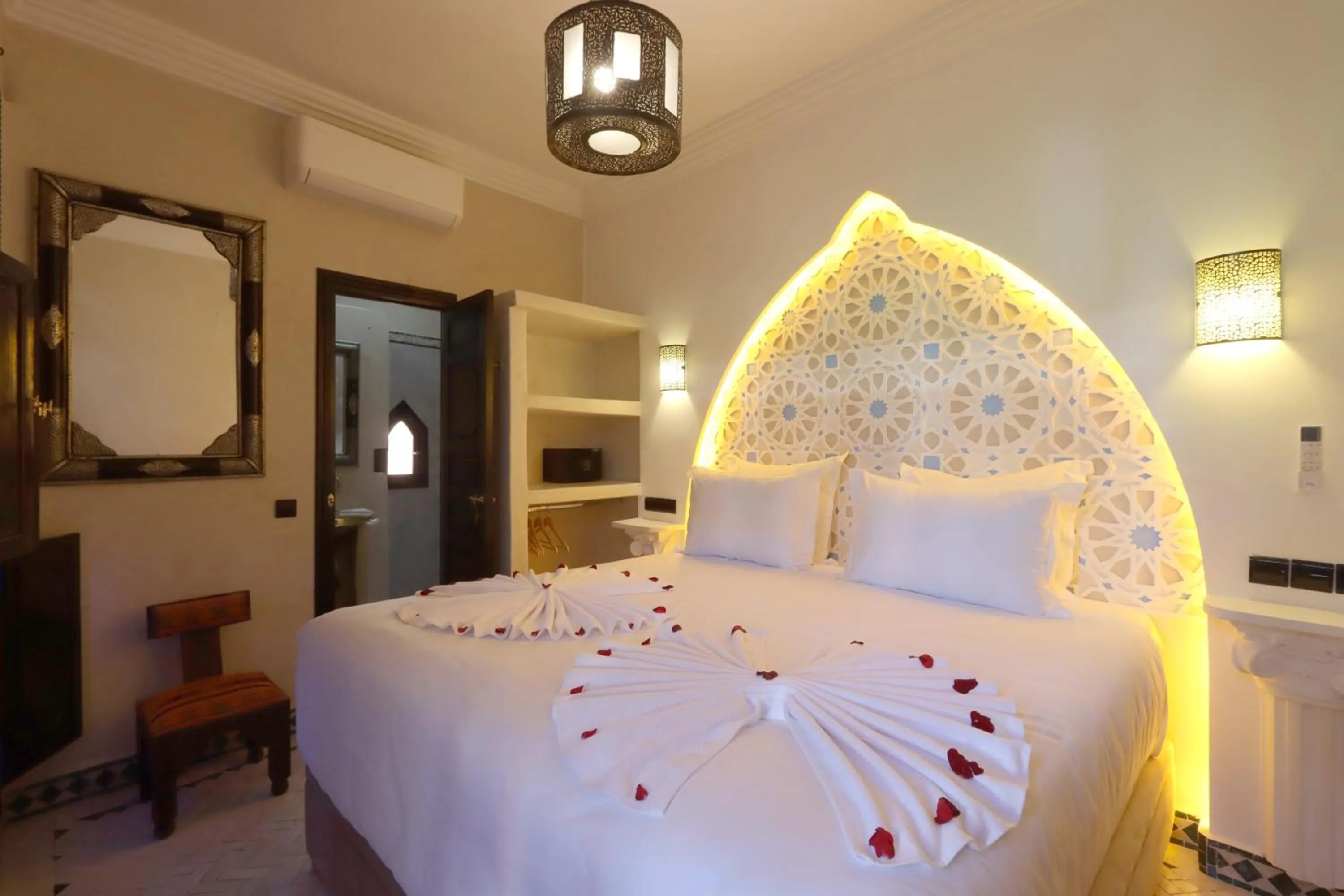 Deluxe Double or Twin Room in Riad Atlas Mejbar - Adults Only