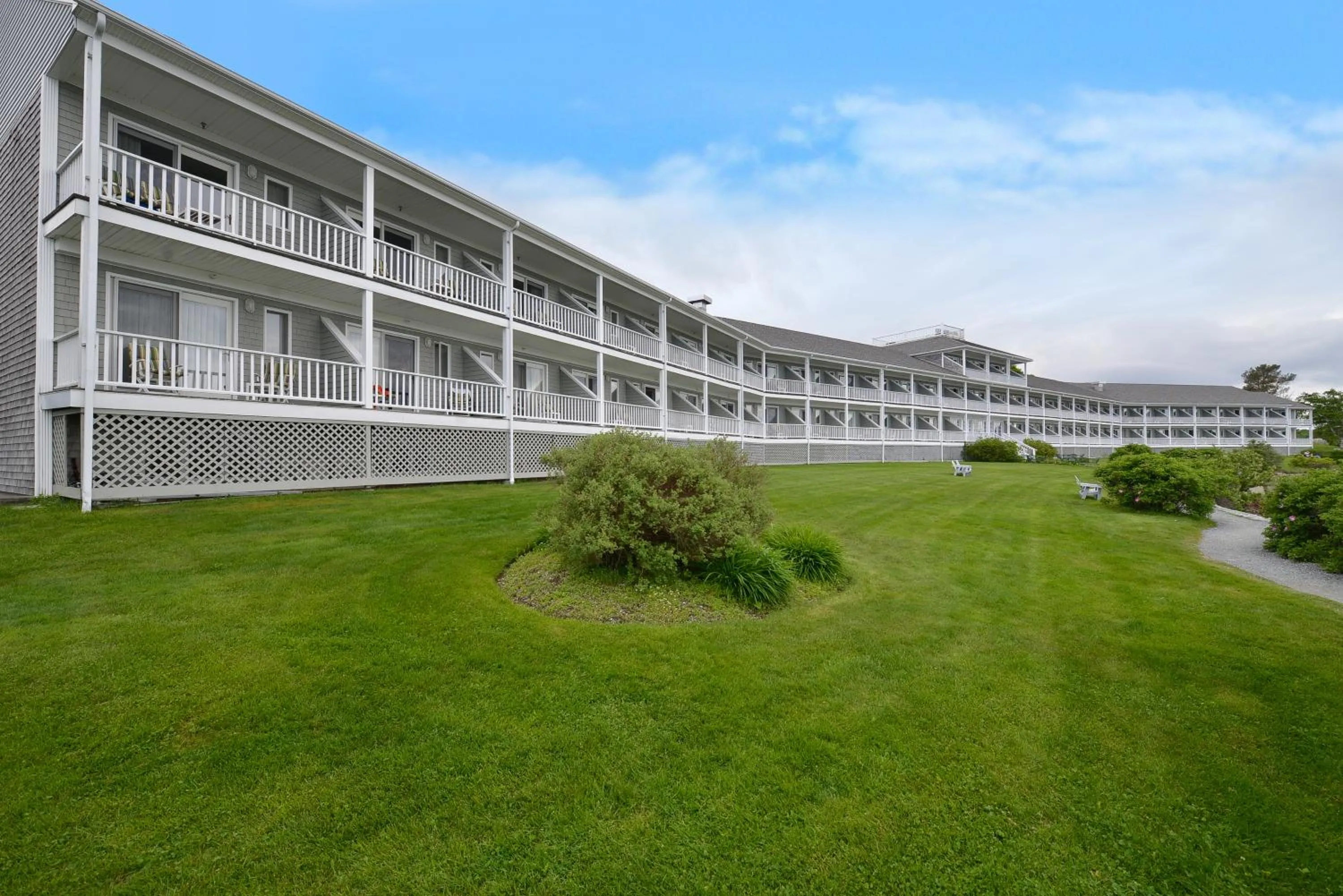 Facade/entrance in Bar Harbor Inn and Spa