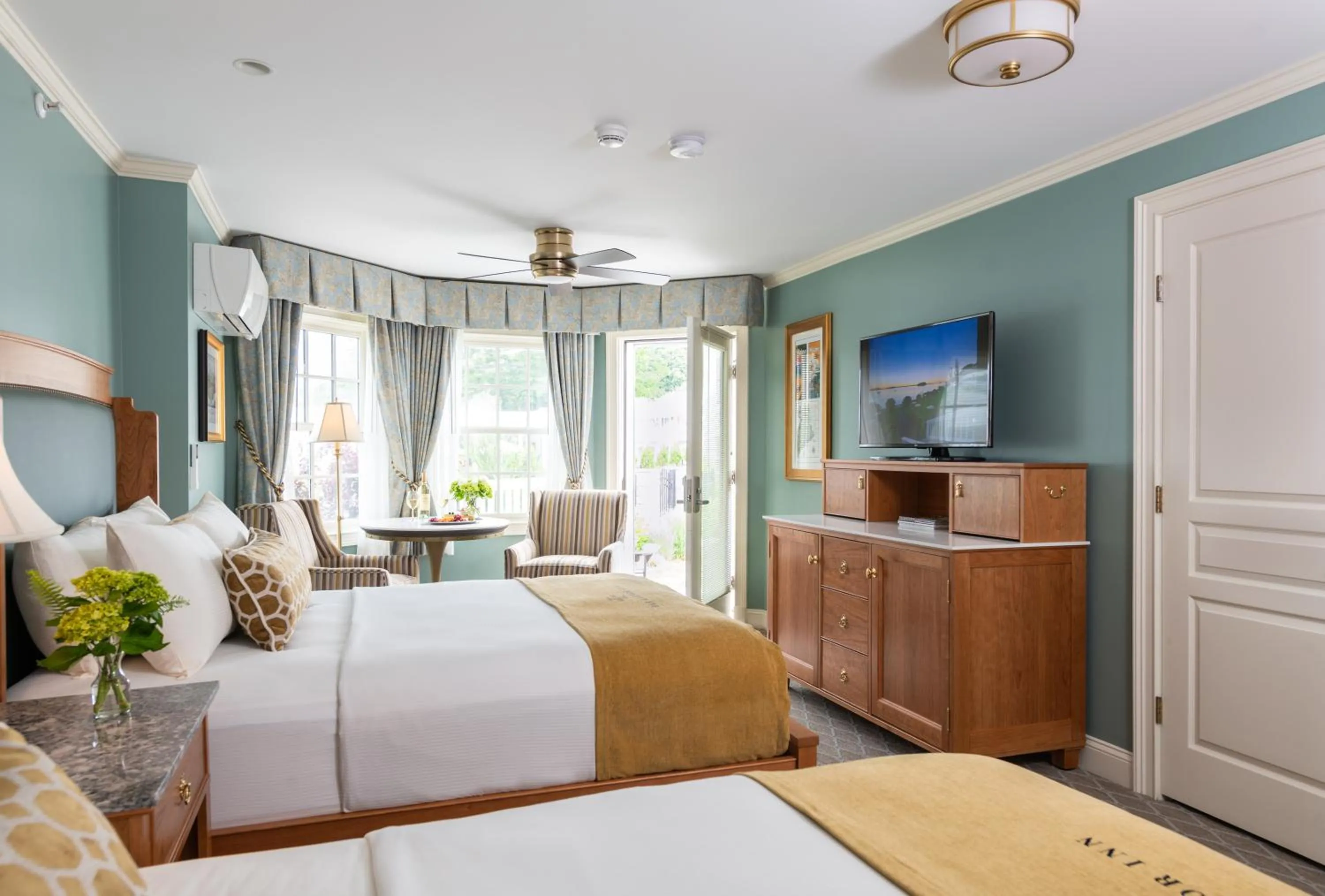 Photo of the whole room, Bed in Bar Harbor Inn and Spa