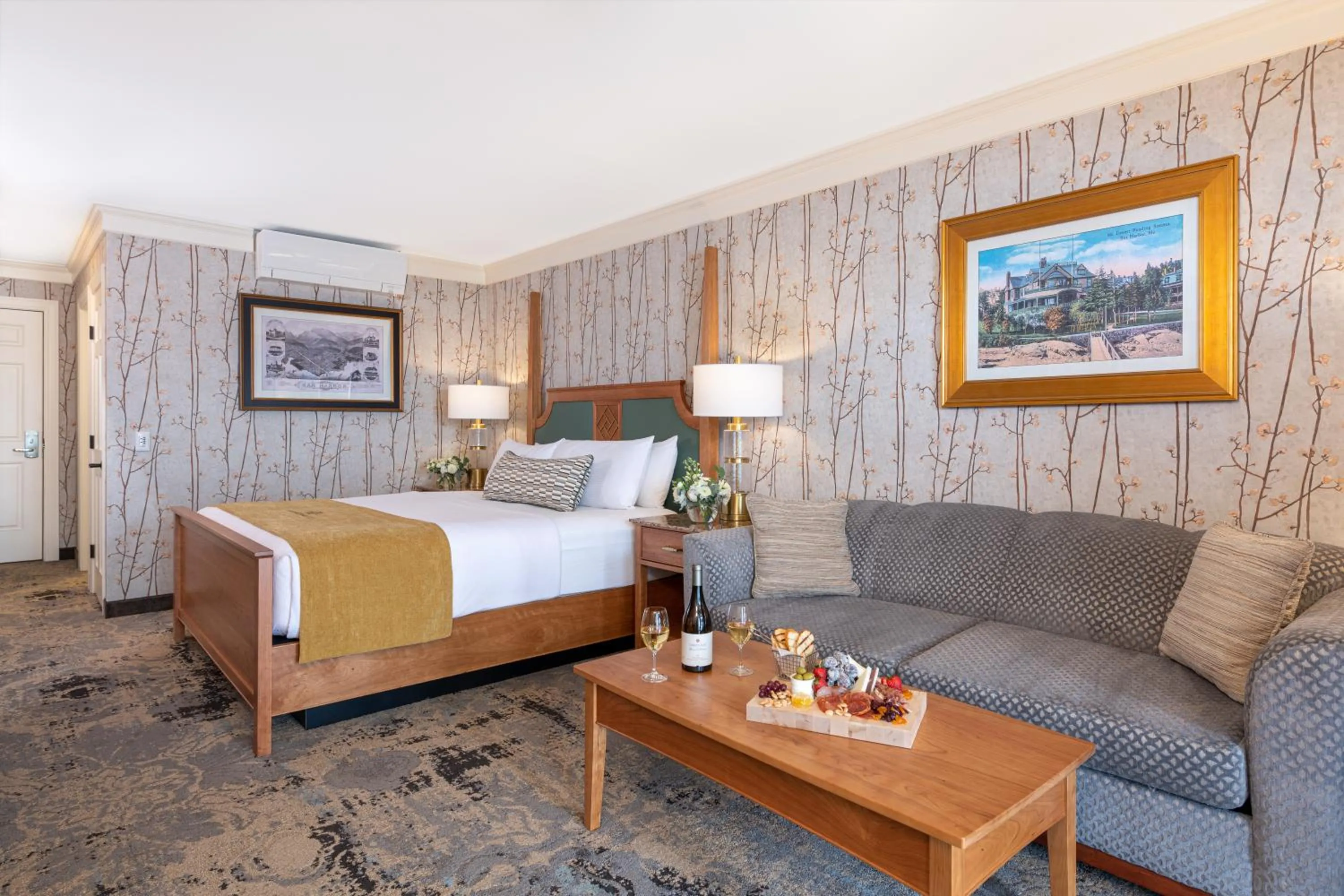 Bed in Bar Harbor Inn and Spa