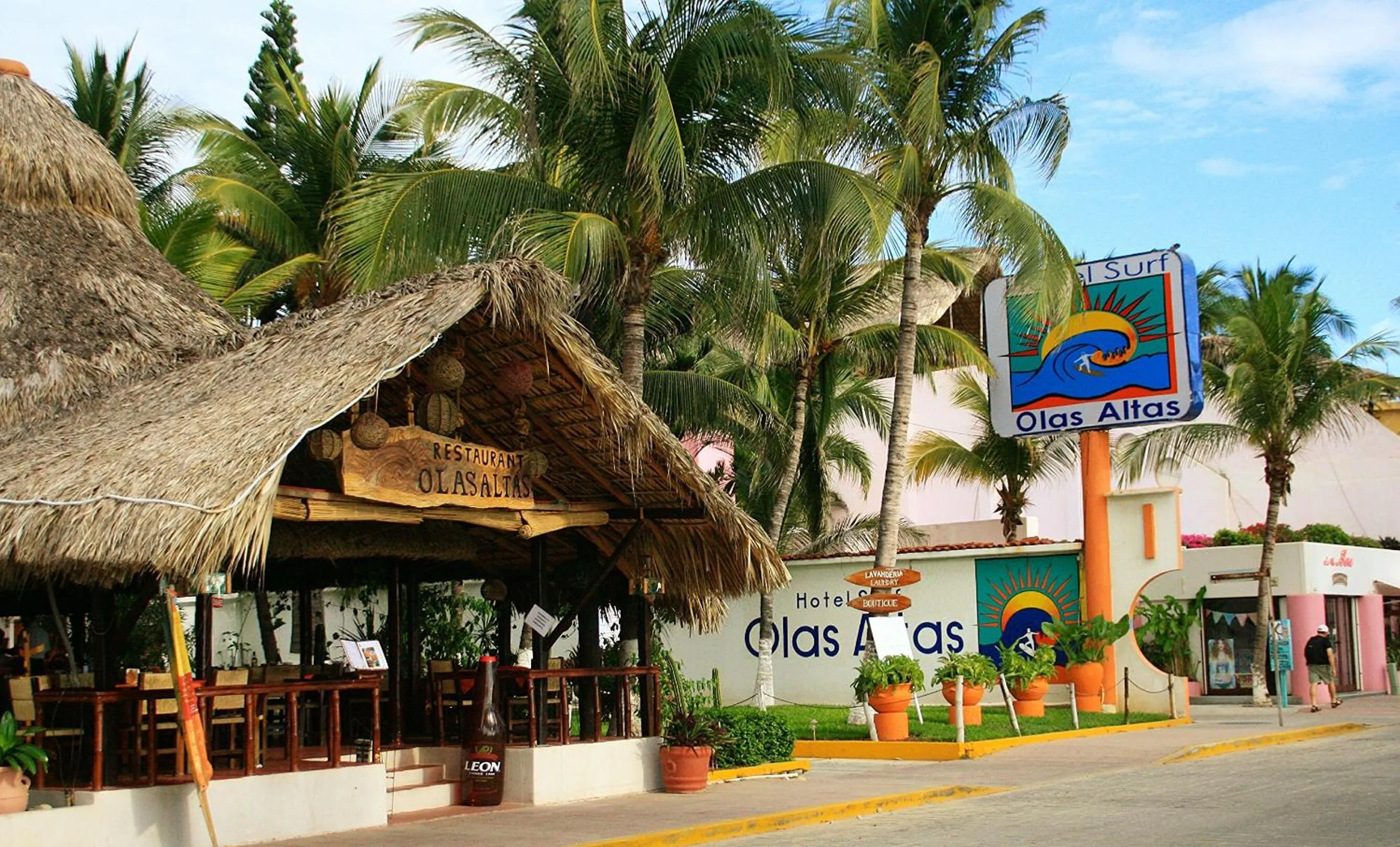 Restaurant/places to eat in Surf Olas Altas